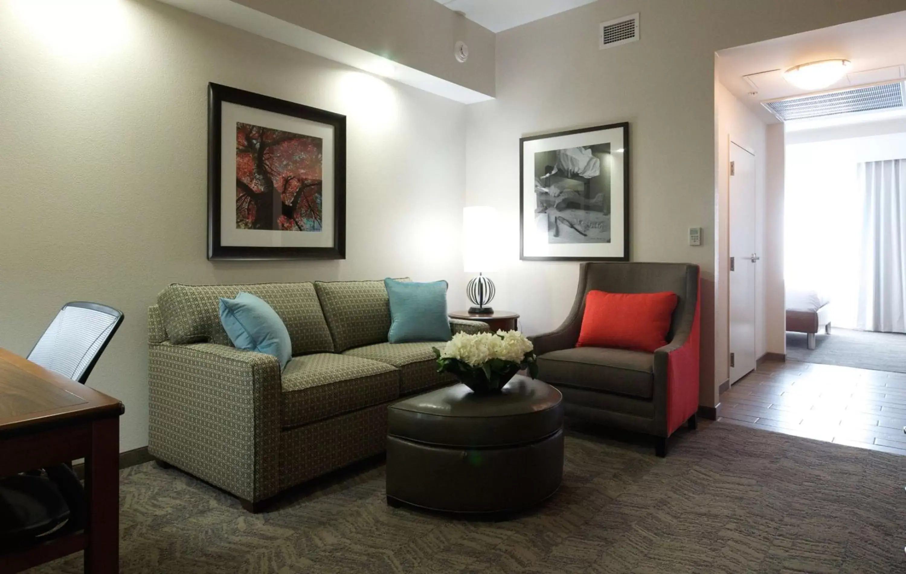 Living room, Seating Area in Hilton Garden Inn Hickory