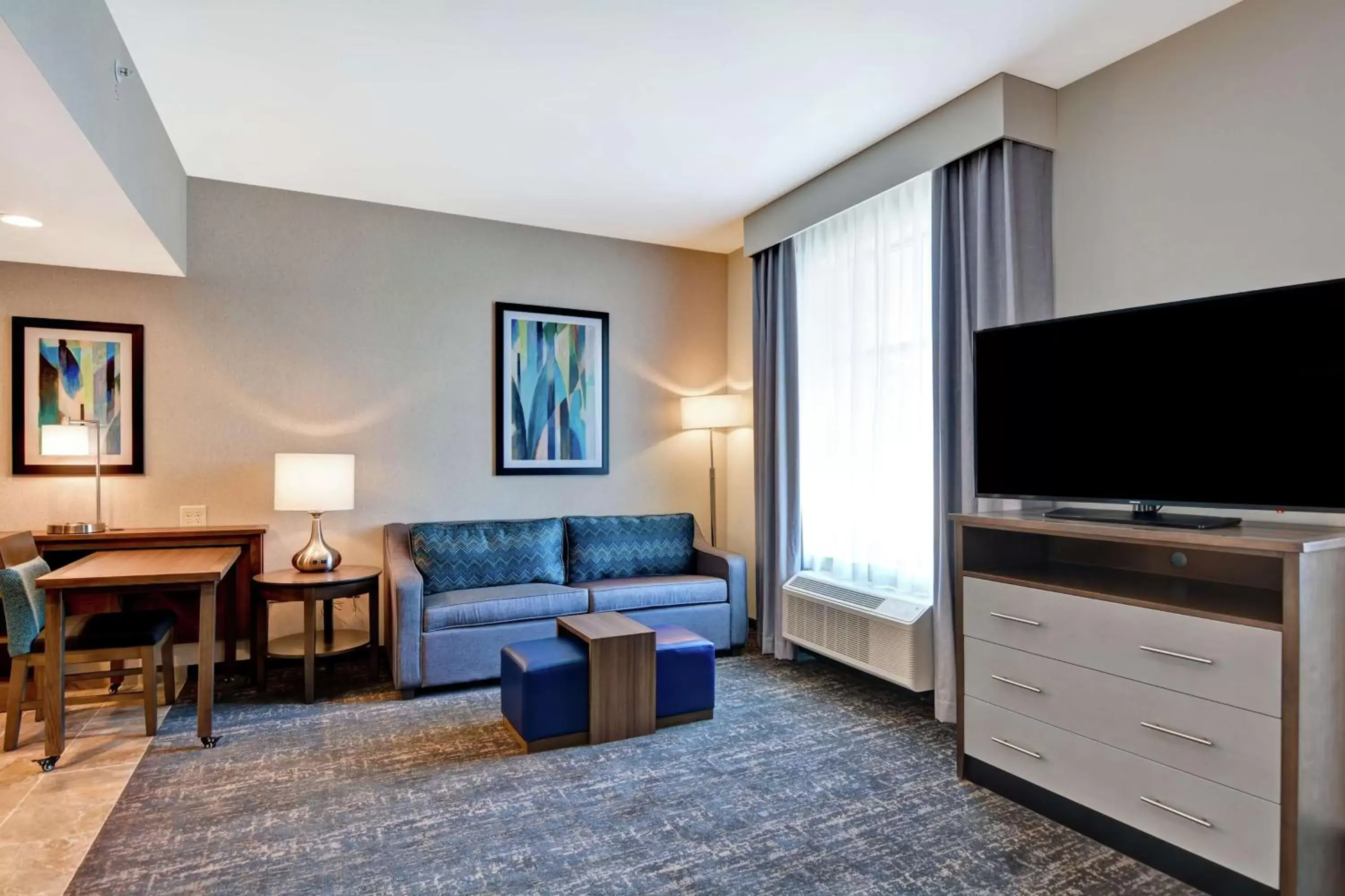 Bedroom, TV/Entertainment Center in Homewood Suites By Hilton Poughkeepsie