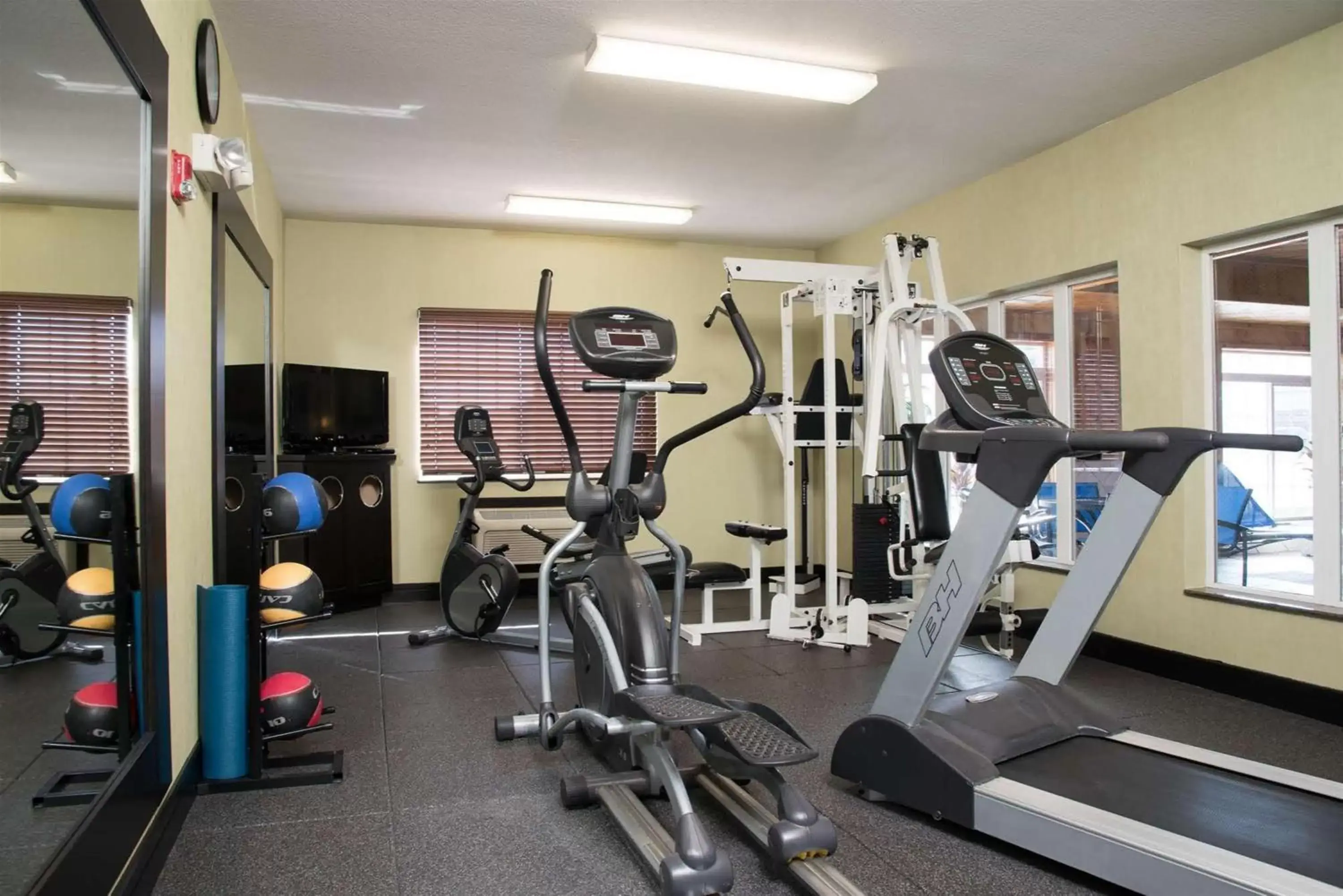 Spa and wellness centre/facilities, Fitness Center/Facilities in Holiday Inn Express & Suites Danville, an IHG Hotel