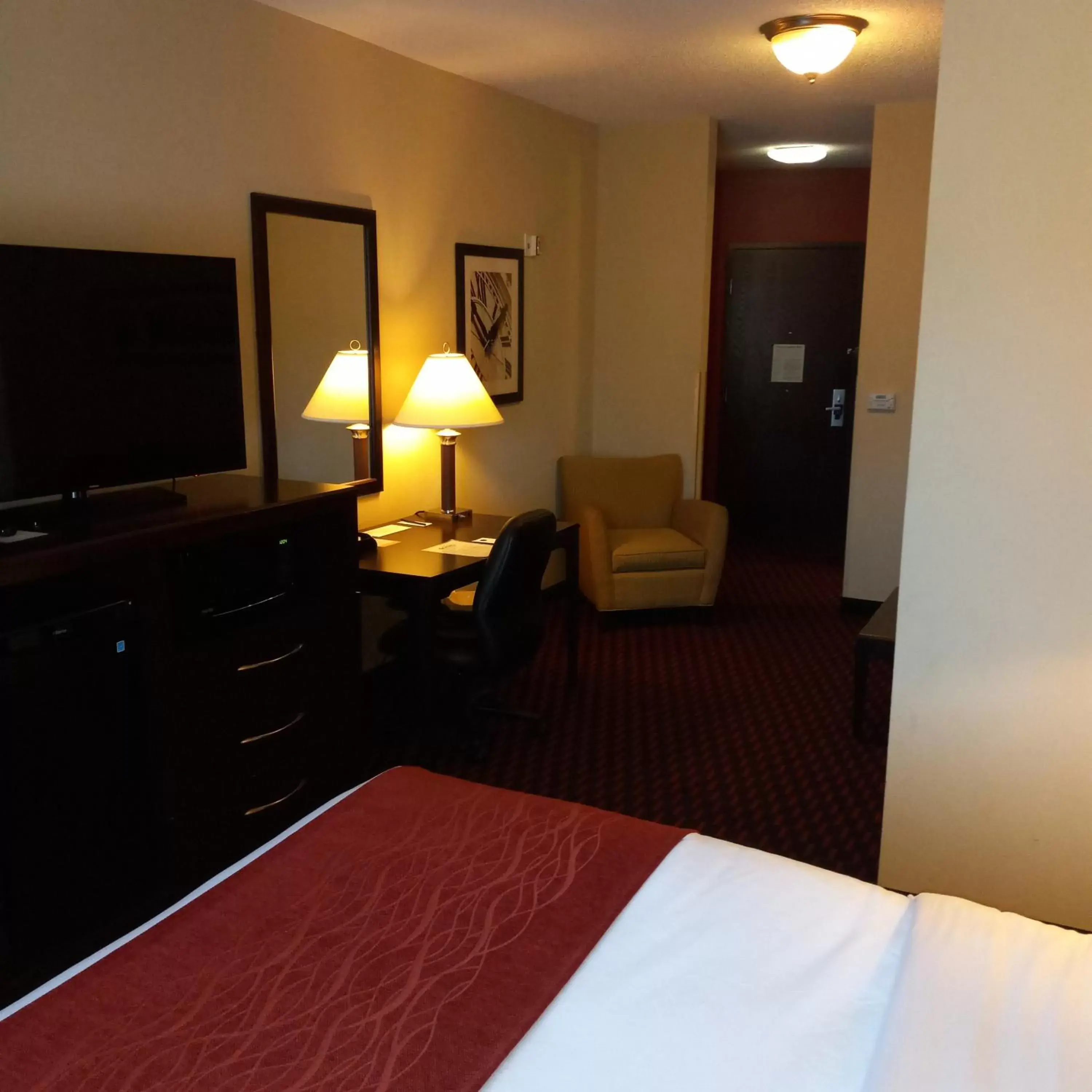 Photo of the whole room, TV/Entertainment Center in Comfort Inn & Suites Tunkhannock