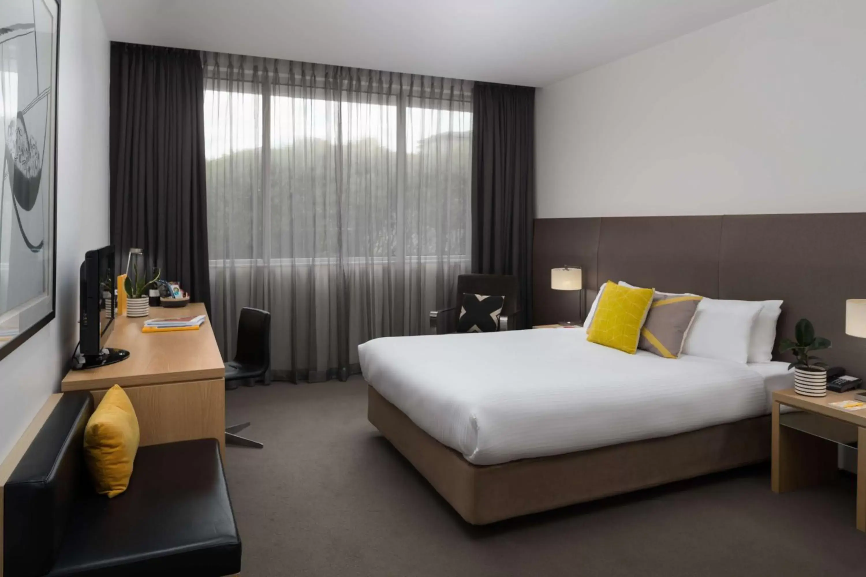 Photo of the whole room, Bed in Atura Dandenong