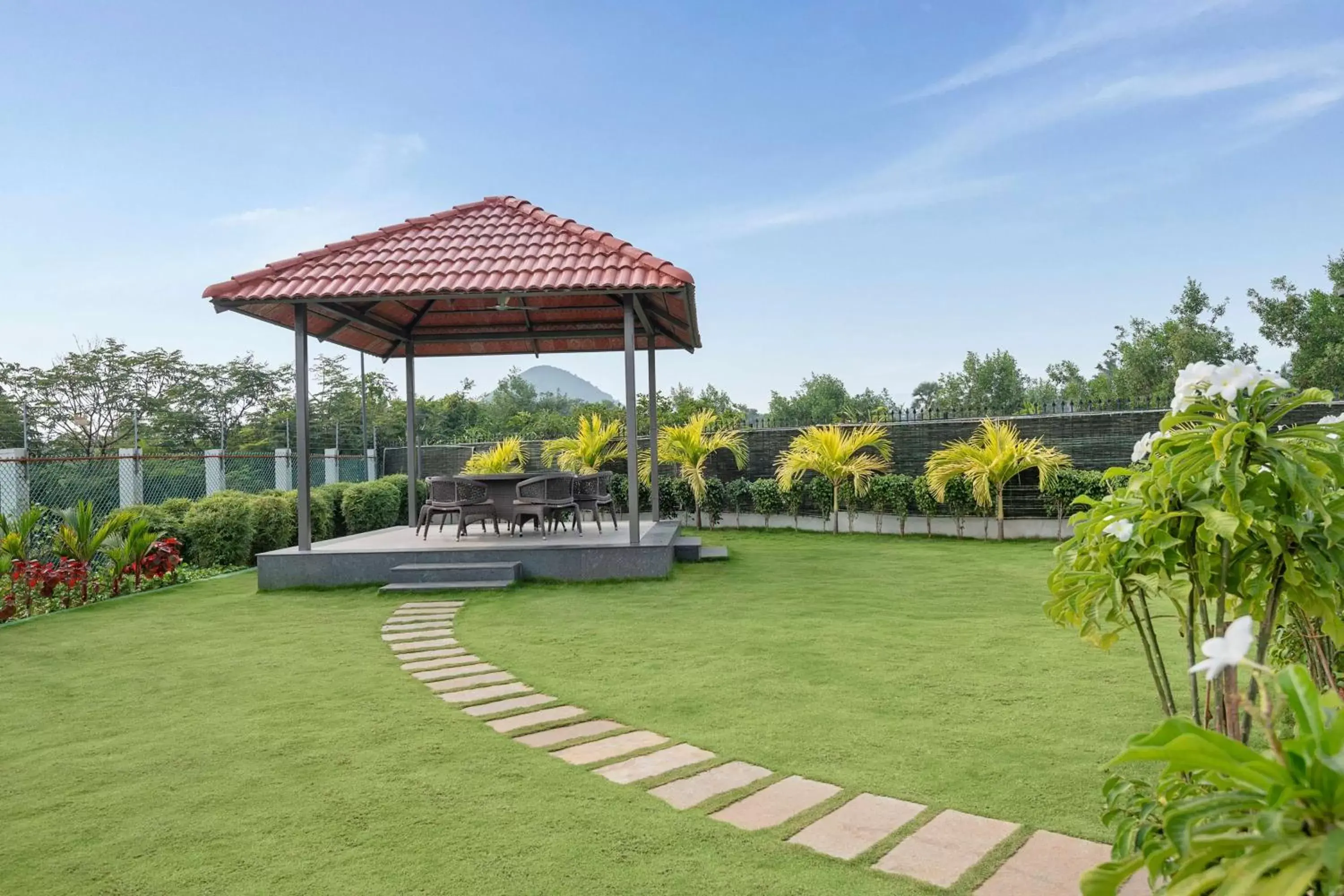 Photo of the whole room, Garden in Radisson Blu Resort Visakhapatnam