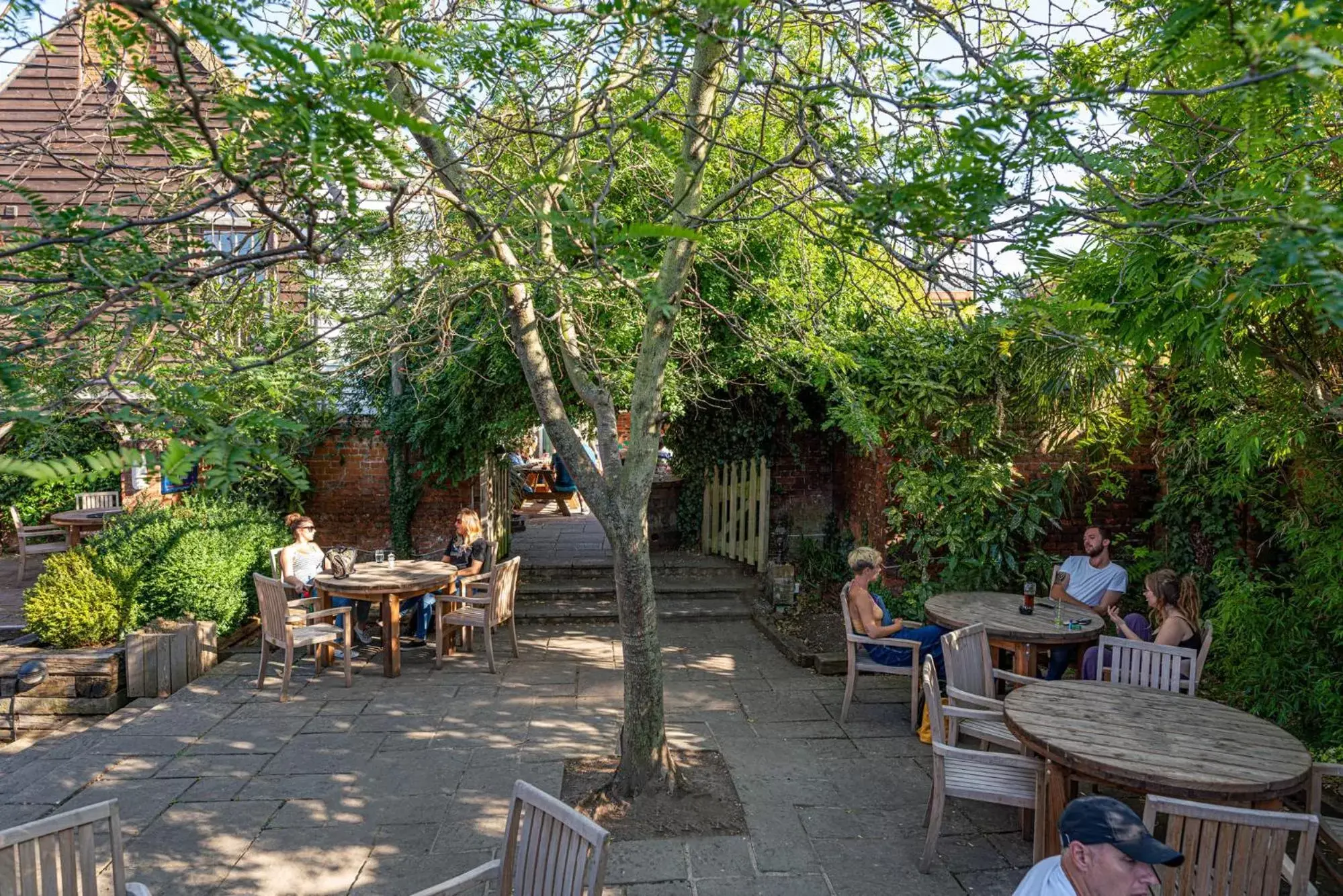 Garden view, Restaurant/Places to Eat in The Sun Inn
