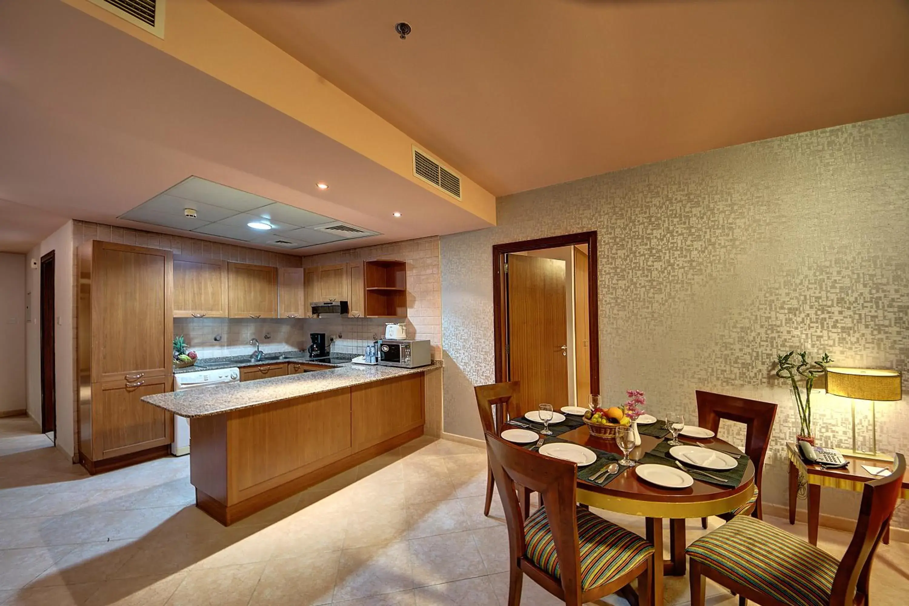 Kitchen or kitchenette, Restaurant/Places to Eat in Al Manar Grand Hotel Apartment