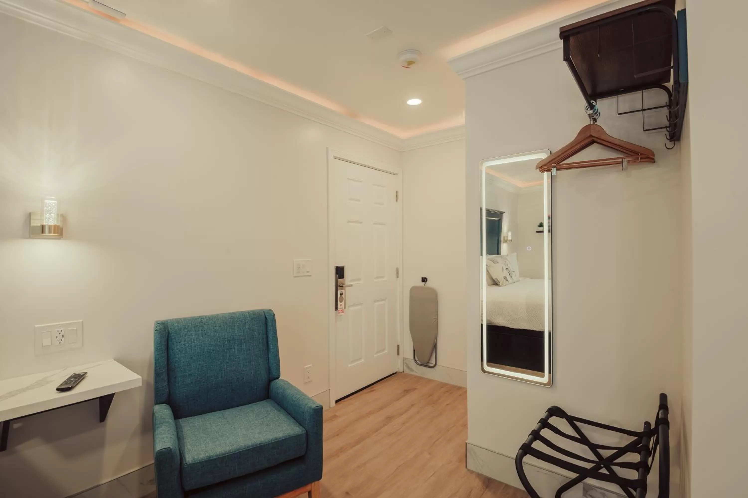 Seating area in Blufftop Inn & Suites - Wharf/Restaurant District