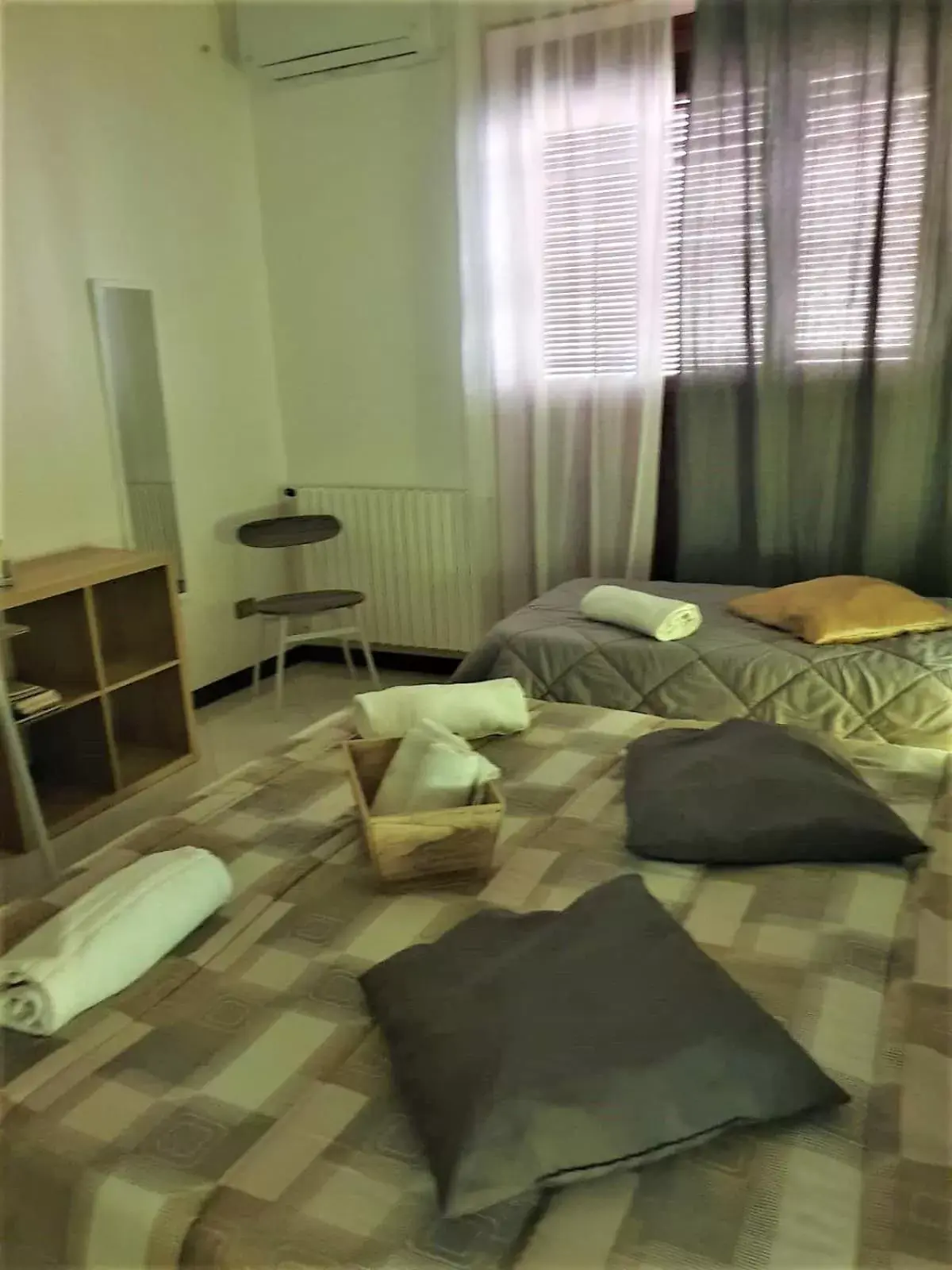 Photo of the whole room, Bed in Alba central City