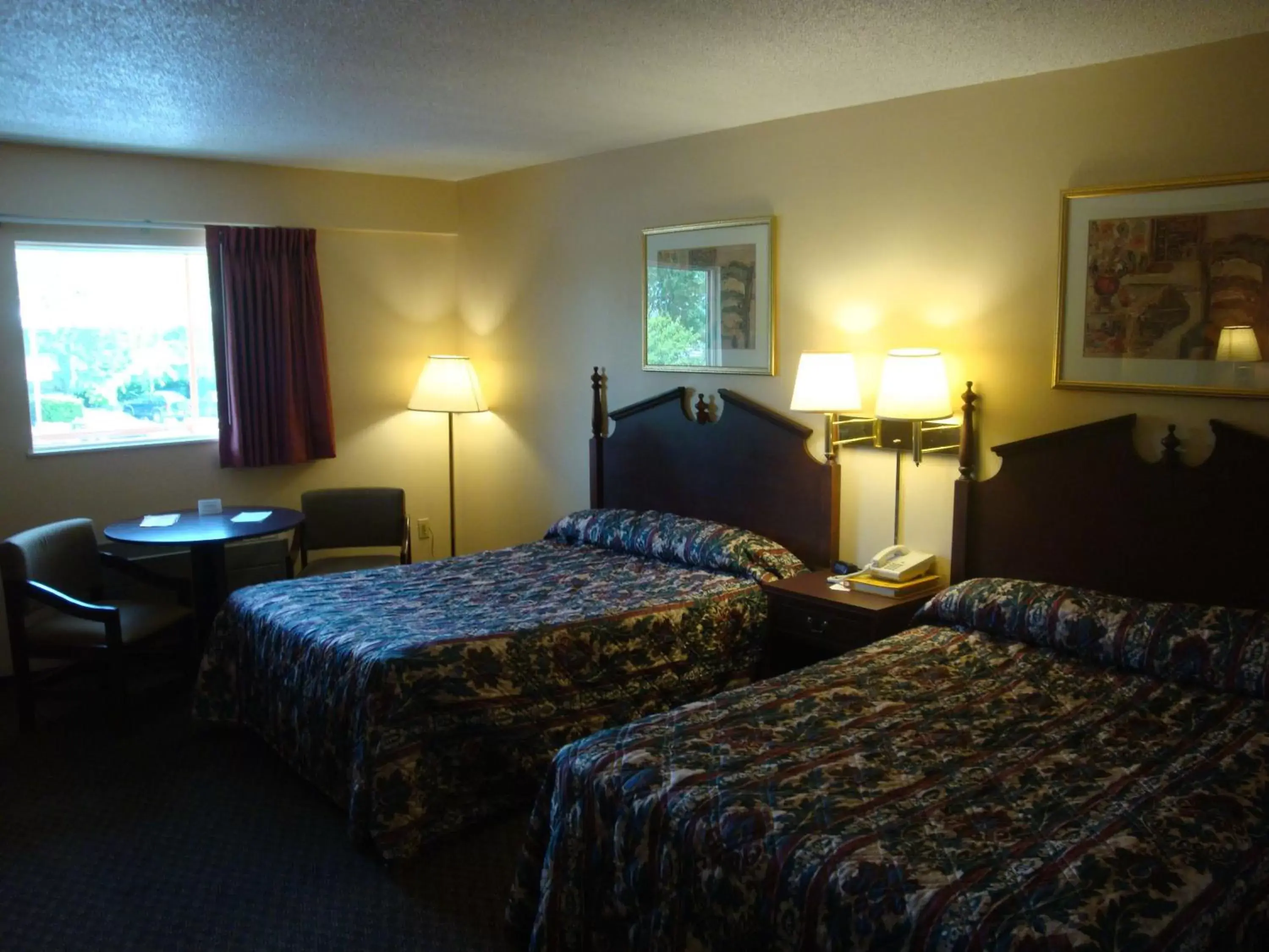 Photo of the whole room, Bed in Wilmington Inn