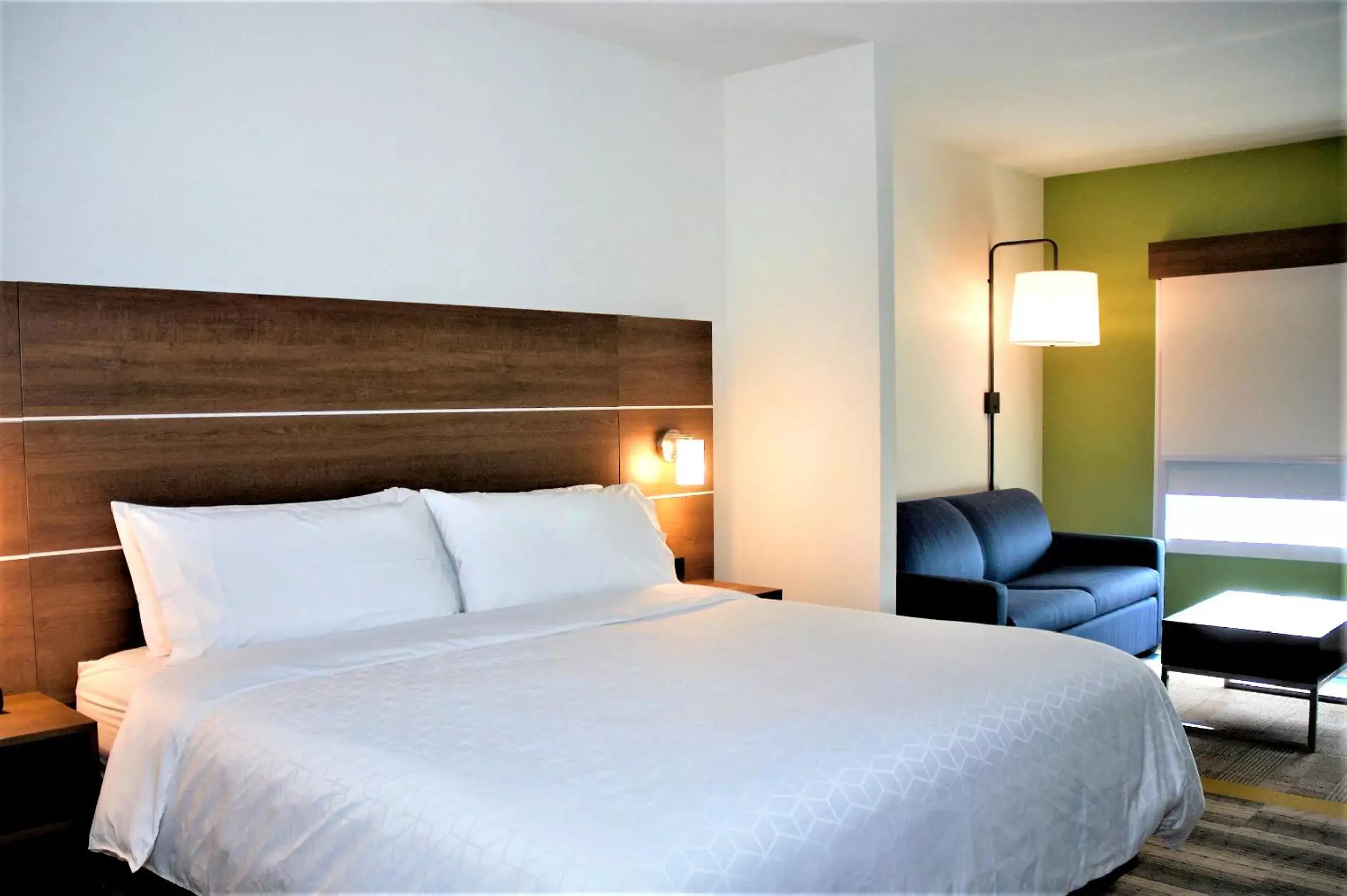 Bed in Holiday Inn Express & Suites - Edmonton SW – Windermere, an IHG Hotel