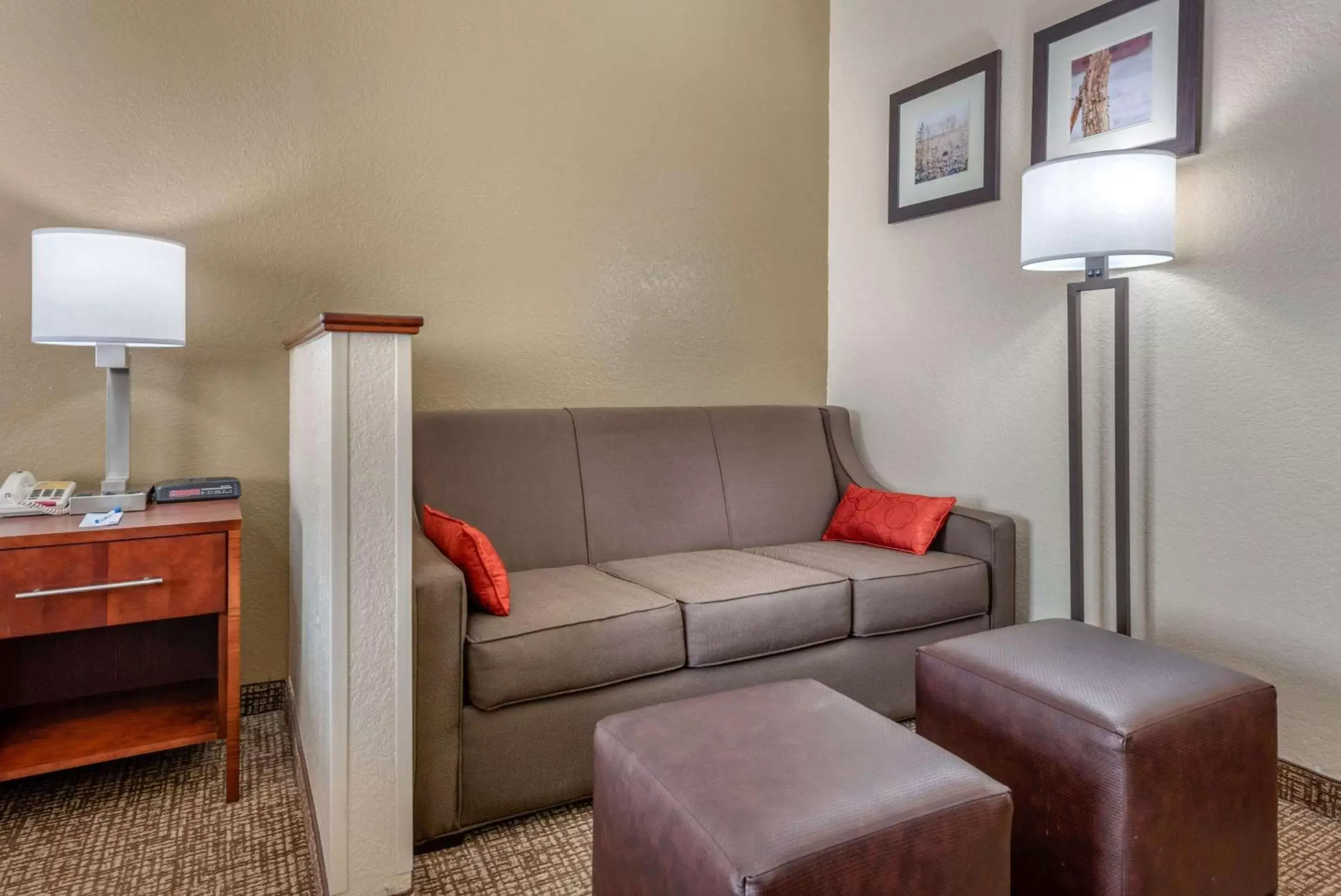 Photo of the whole room, Seating Area in Comfort Inn Fremont