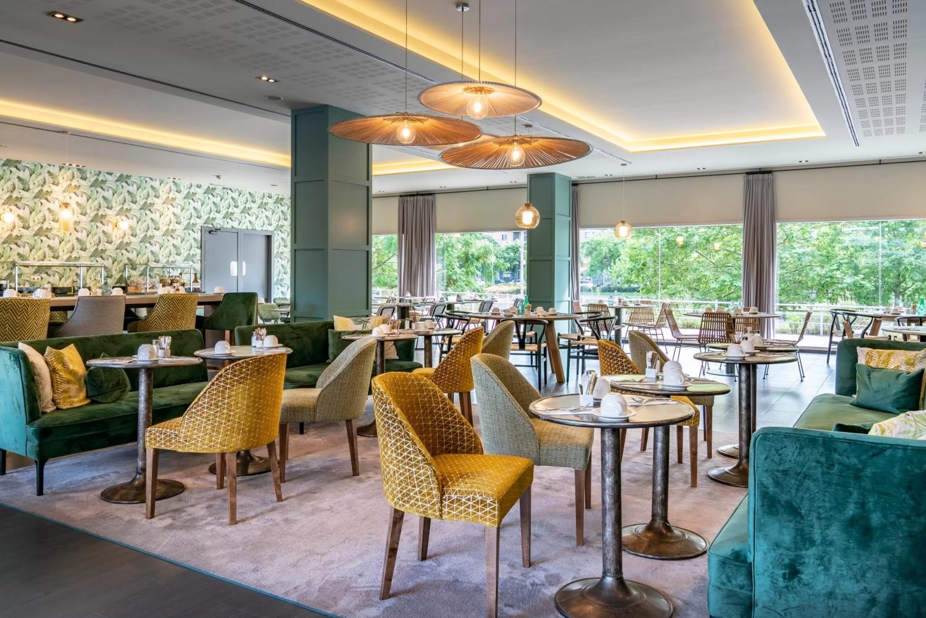 Restaurant/places to eat in Vincci Maritimo