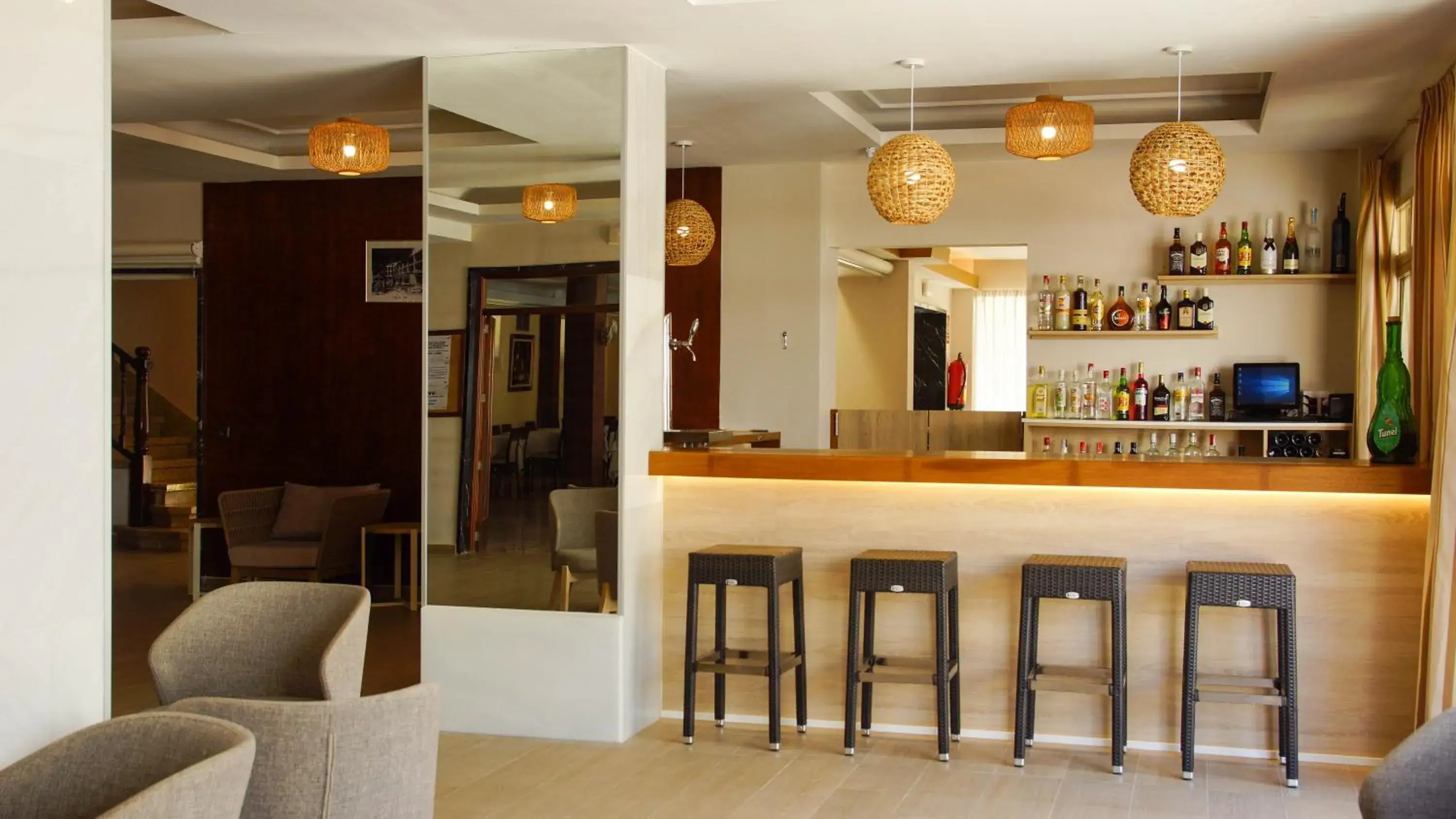 Communal lounge/ TV room, Lounge/Bar in Hotel Iris