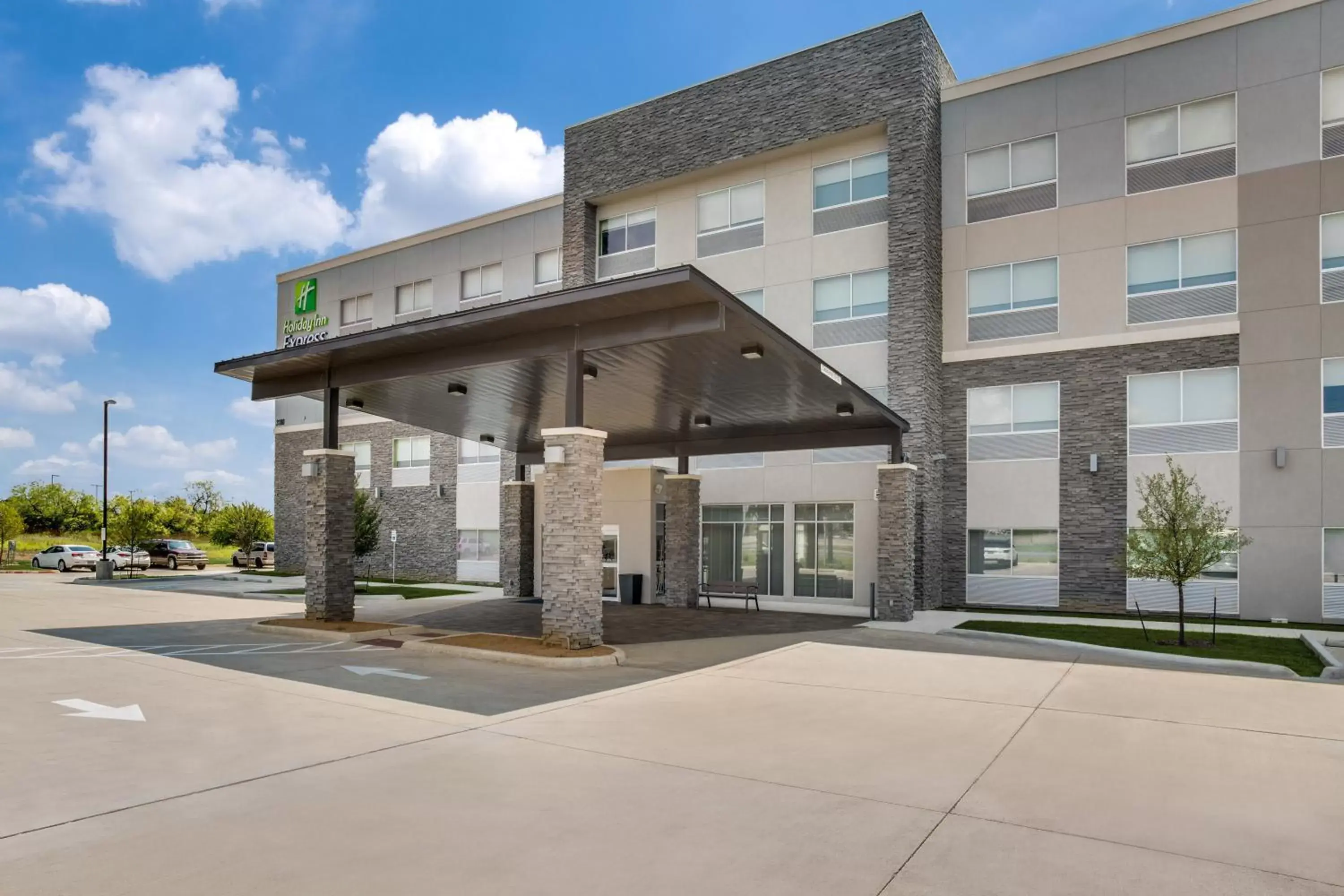 Property Building in Holiday Inn Express & Suites - Denton South, an IHG Hotel