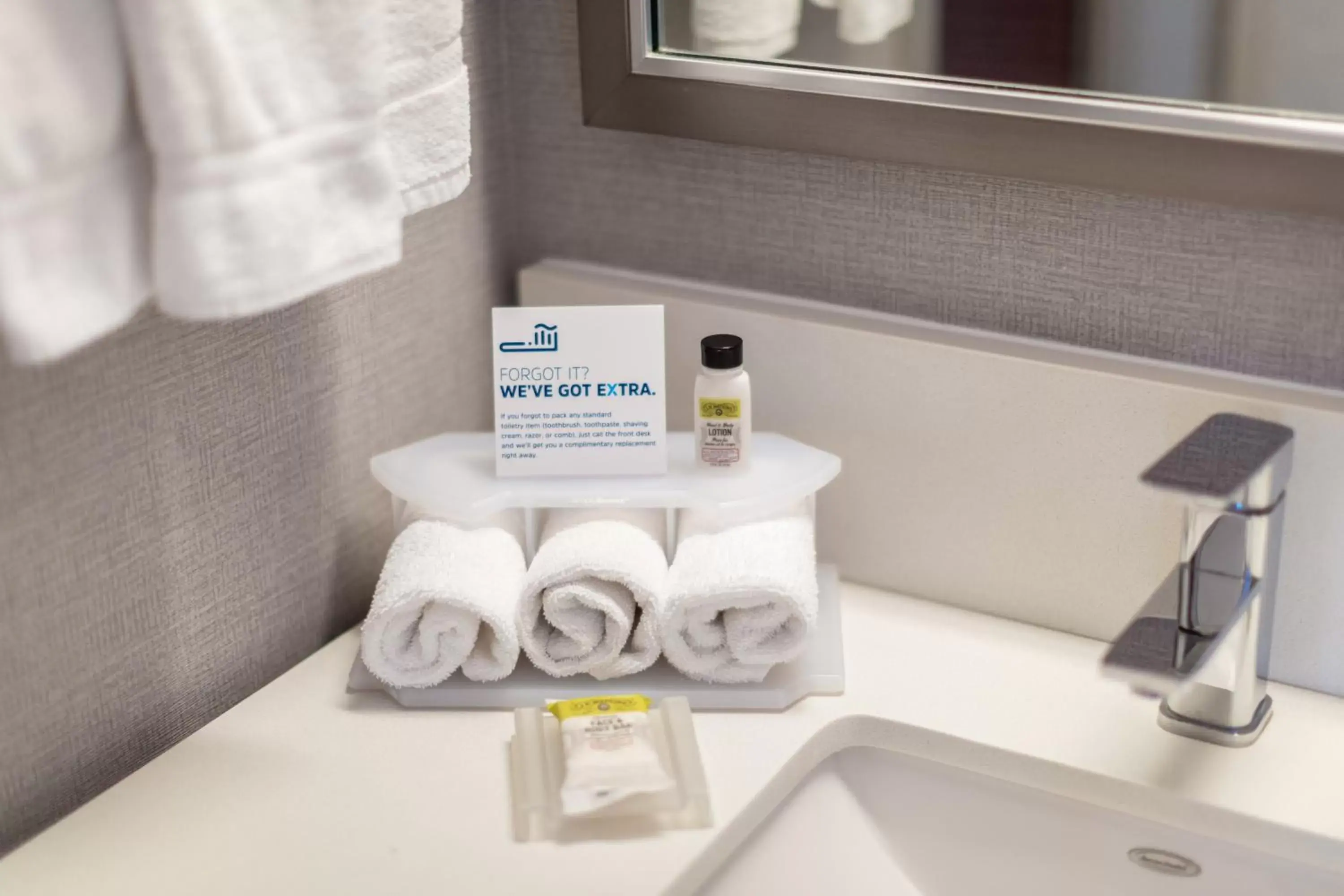 Double Suite - Mobility Access Tub/Non-Smoking in Holiday Inn Express & Suites Riverport Richmond, an IHG Hotel Double Suite - Mobility Access Tub/Non-Smoking in Holiday Inn Express & Suites Riverport Richmond, an IHG Hotel