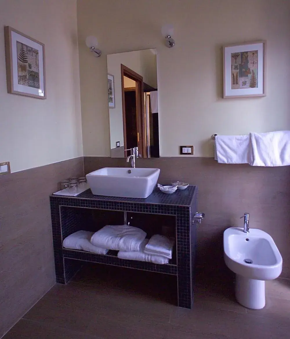Toilet, Bathroom in Hotel Residence Magnolia