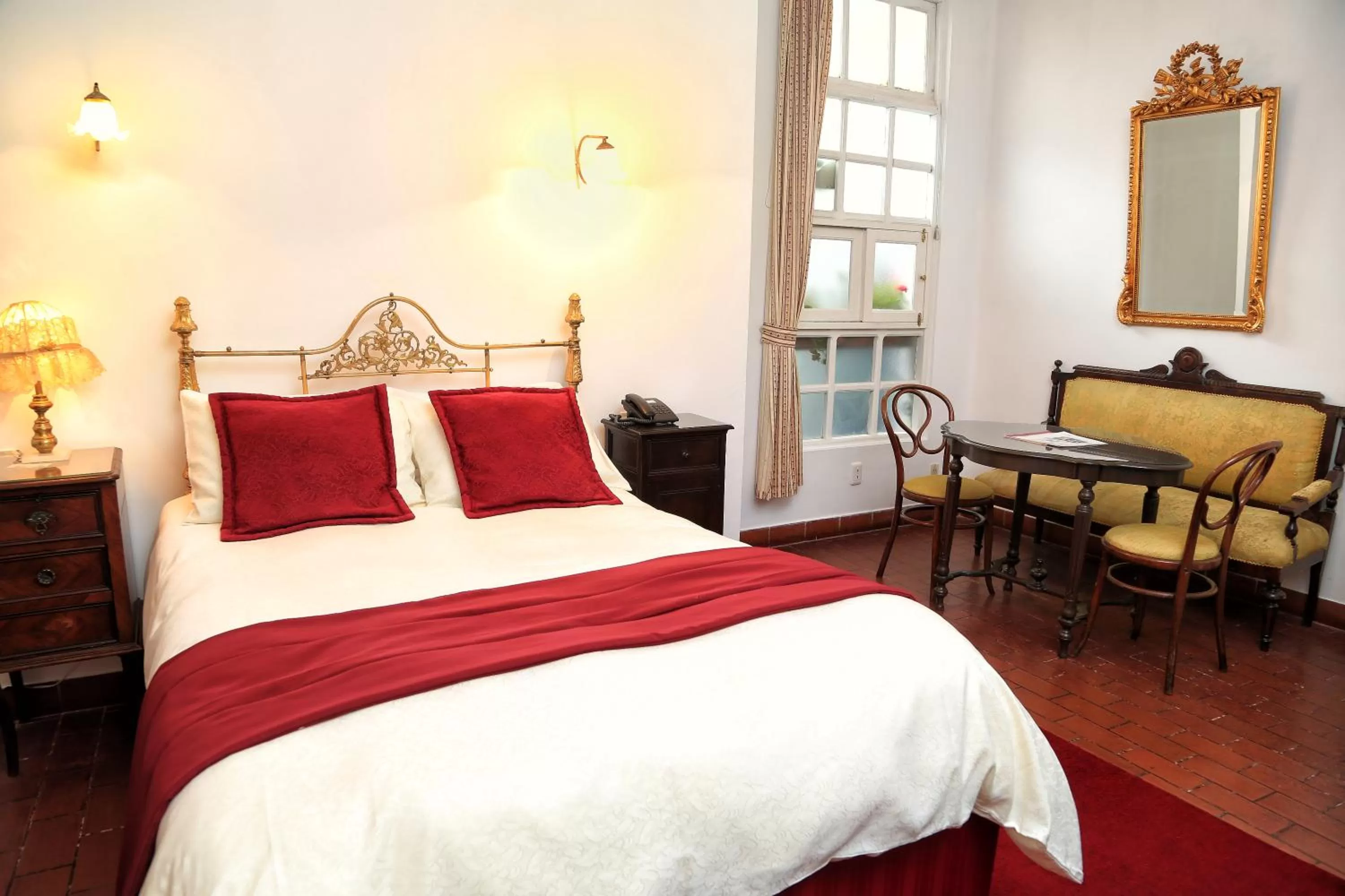 Photo of the whole room, Bed in El Hotel de Su Merced