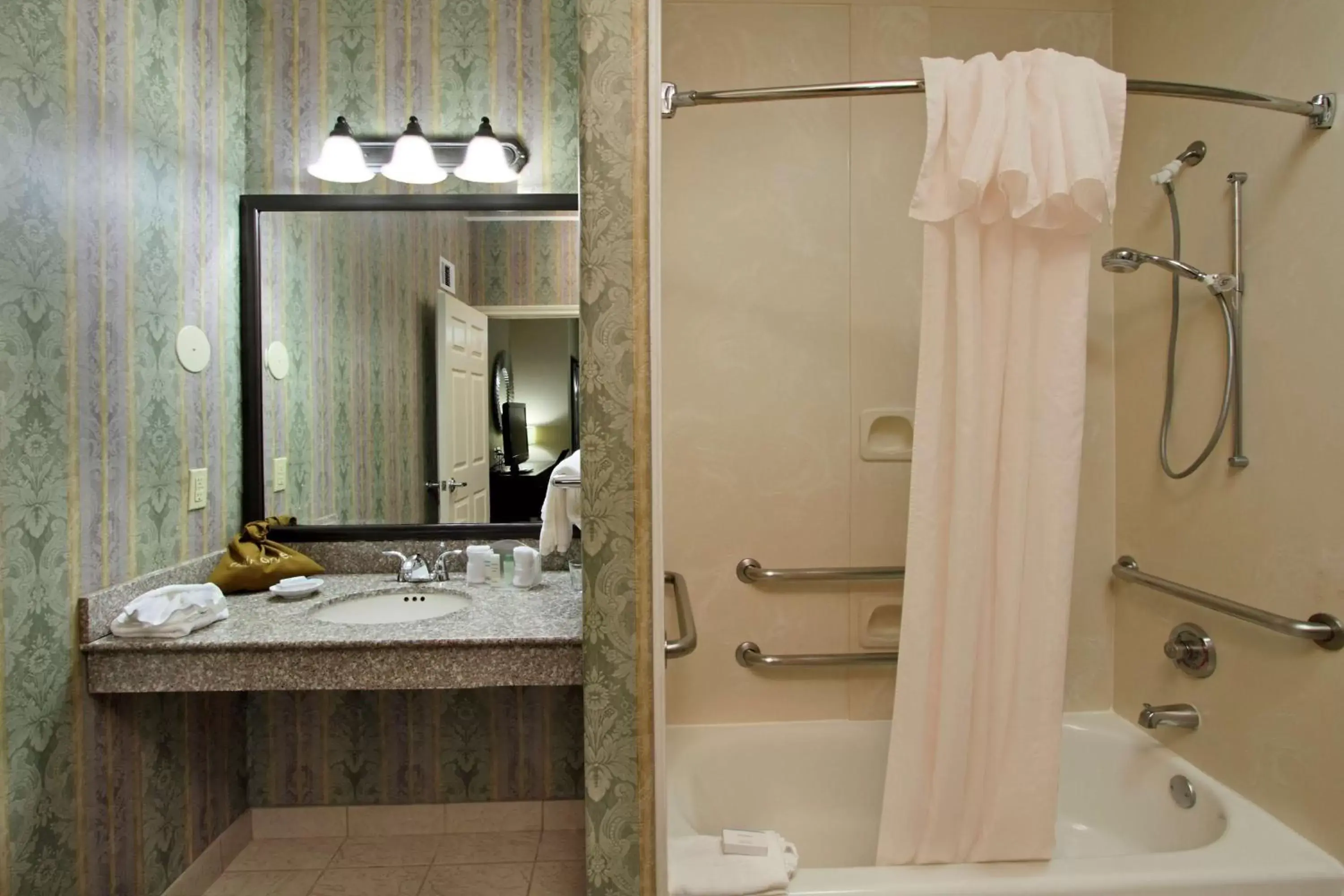 Bathroom in Homewood Suites by Hilton Houston-Woodlands-Shenandoah