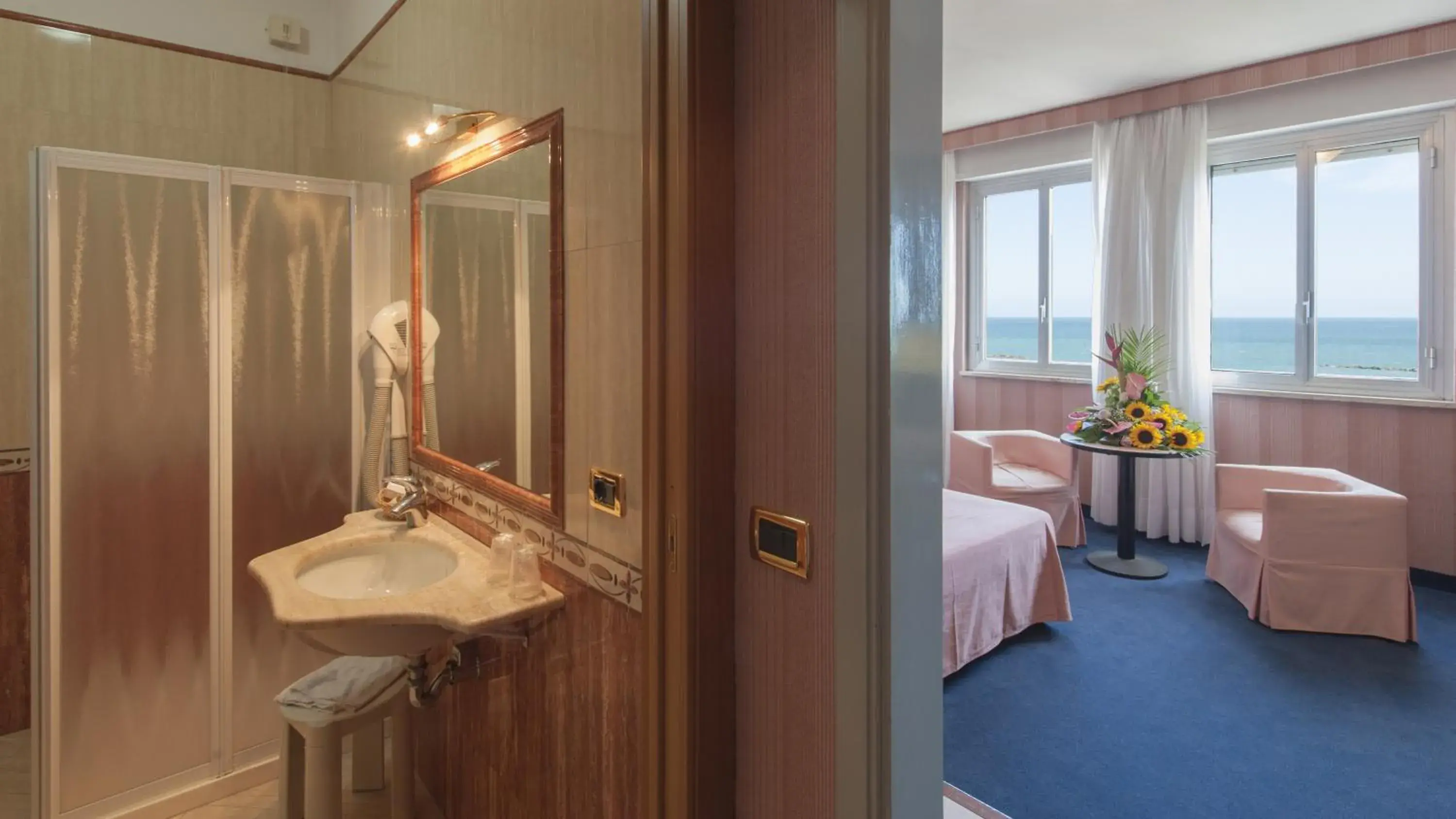 Photo of the whole room, Bathroom in Hotel Esplanade