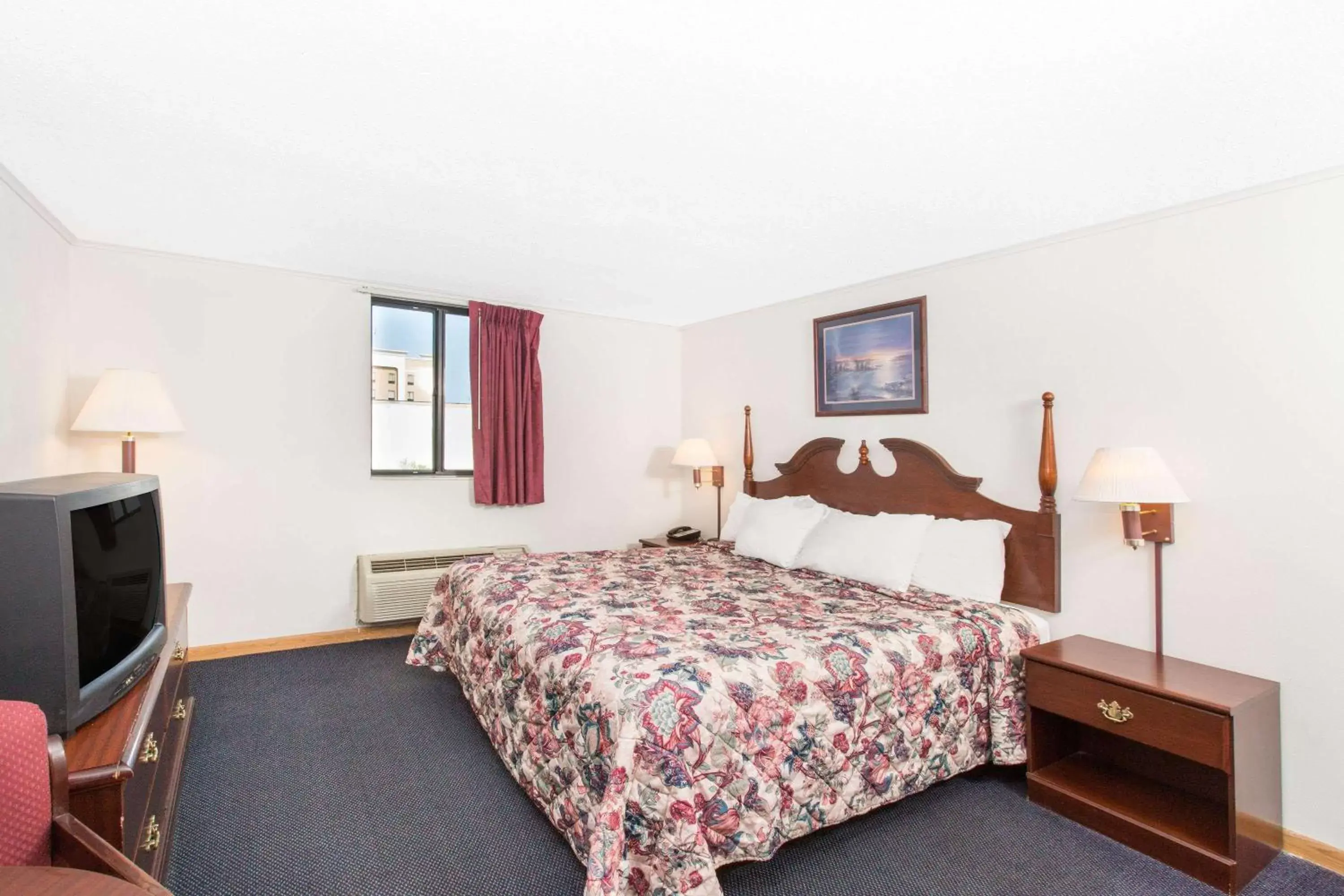 Photo of the whole room, Bed in Days Inn by Wyndham Effingham