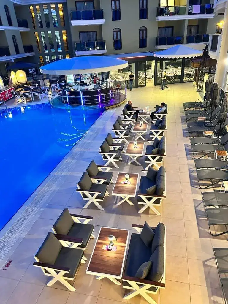 Pool view, Swimming Pool in Club Karakas Apart Otel