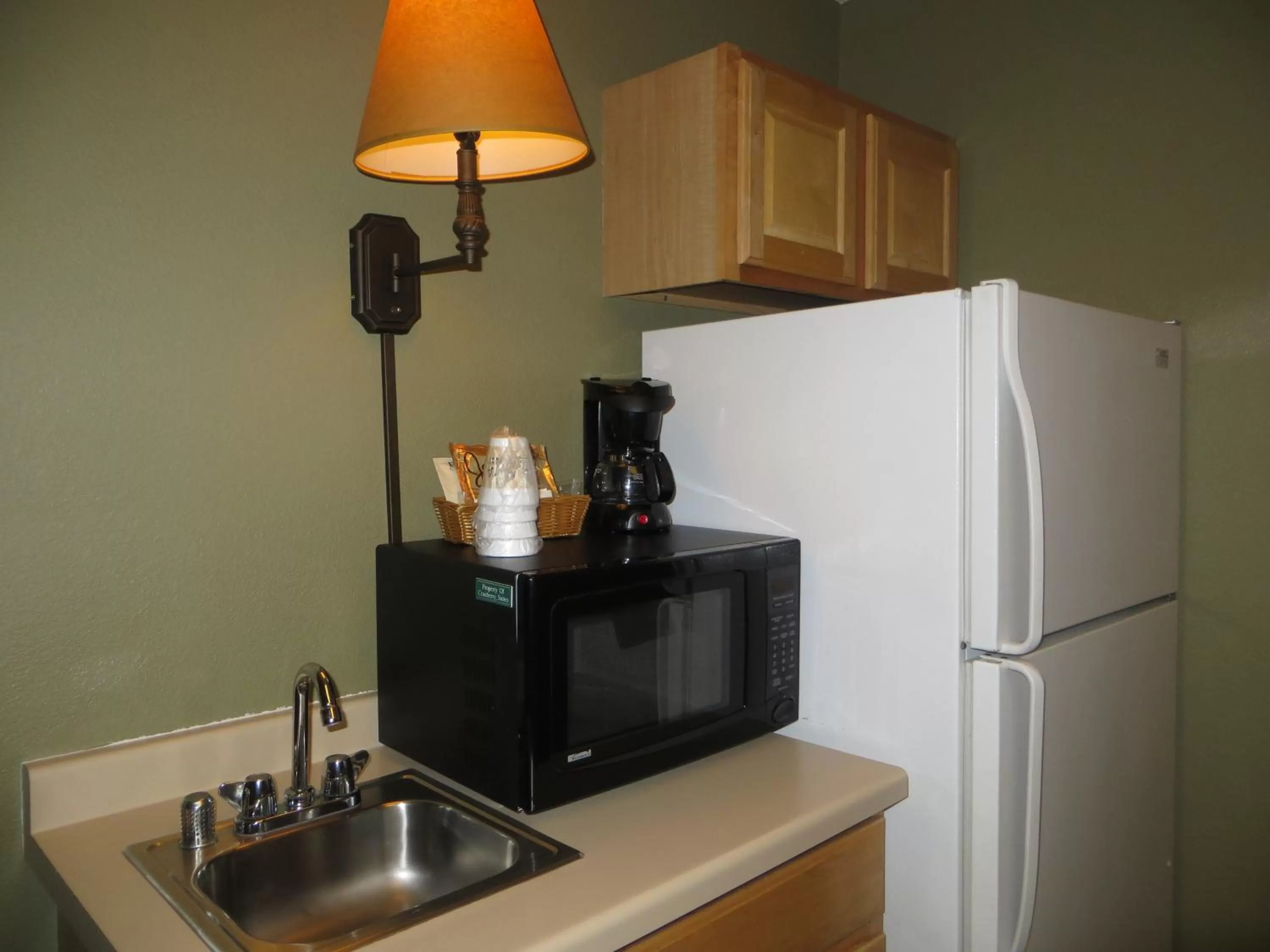 Kitchen or kitchenette in Cranberry Country Lodge