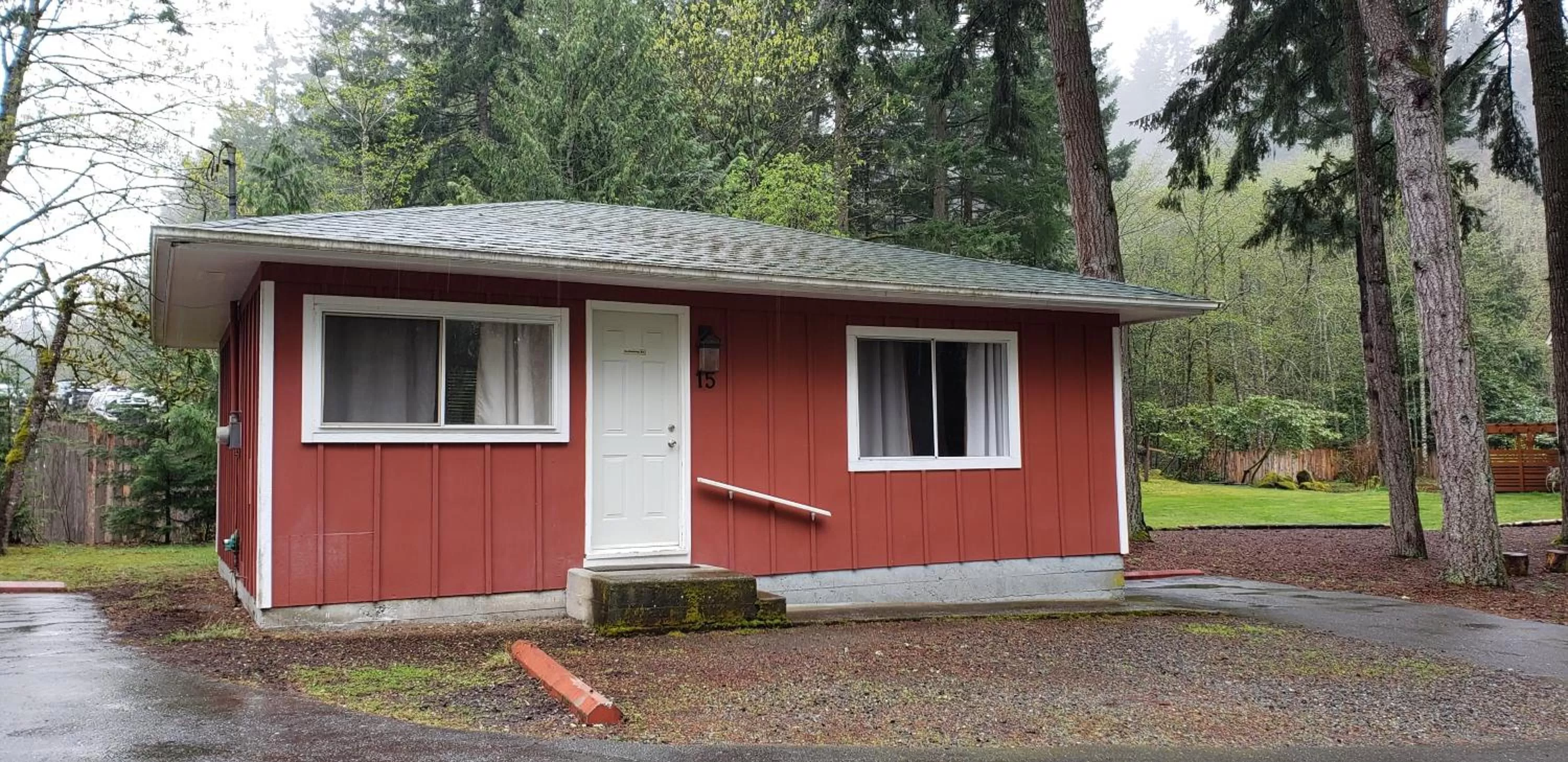 Facade/entrance, Property Building in Malahat Bungalows Motel