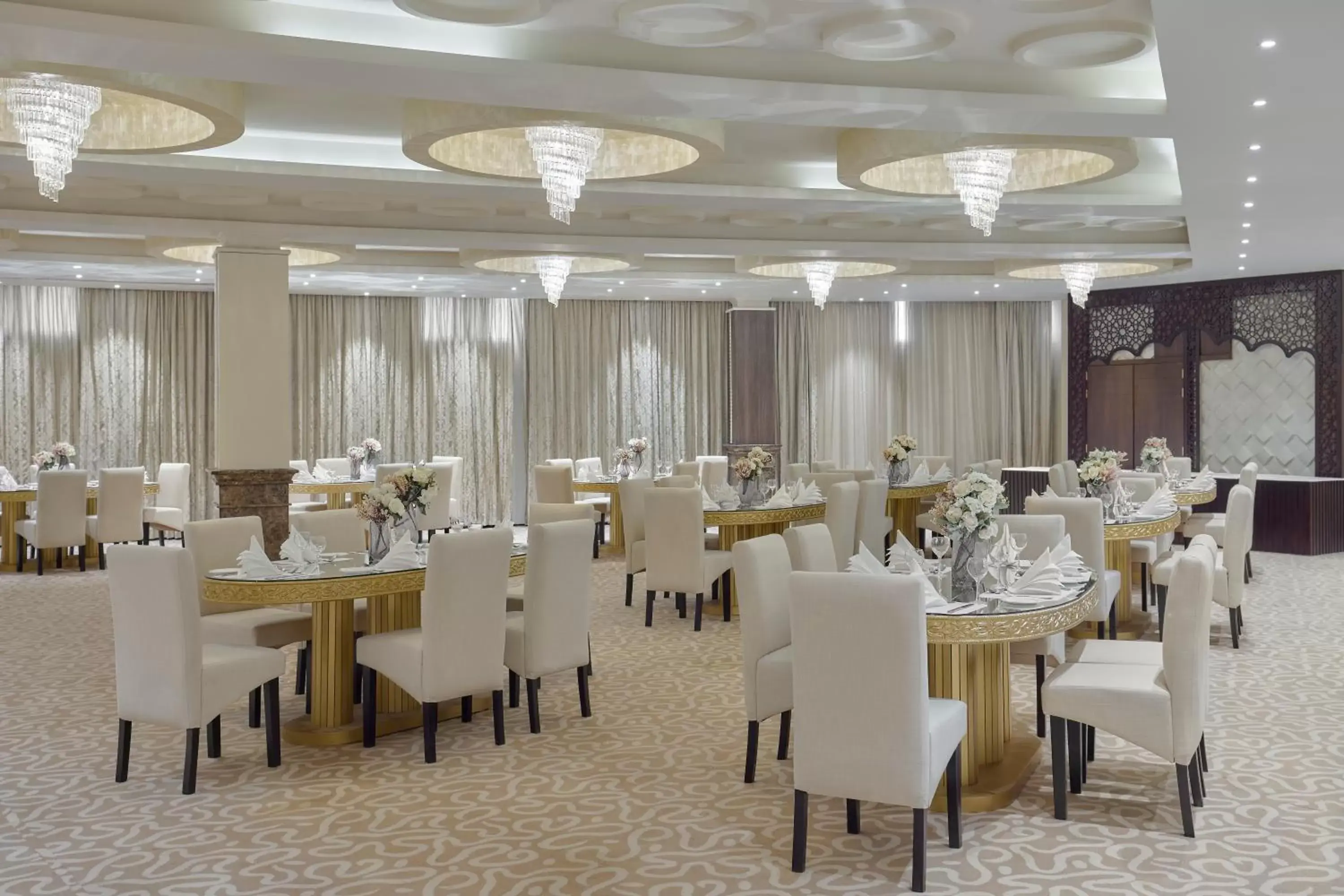 Banquet/Function facilities, Restaurant/Places to Eat in Crowne Plaza Riyadh Palace, an IHG Hotel