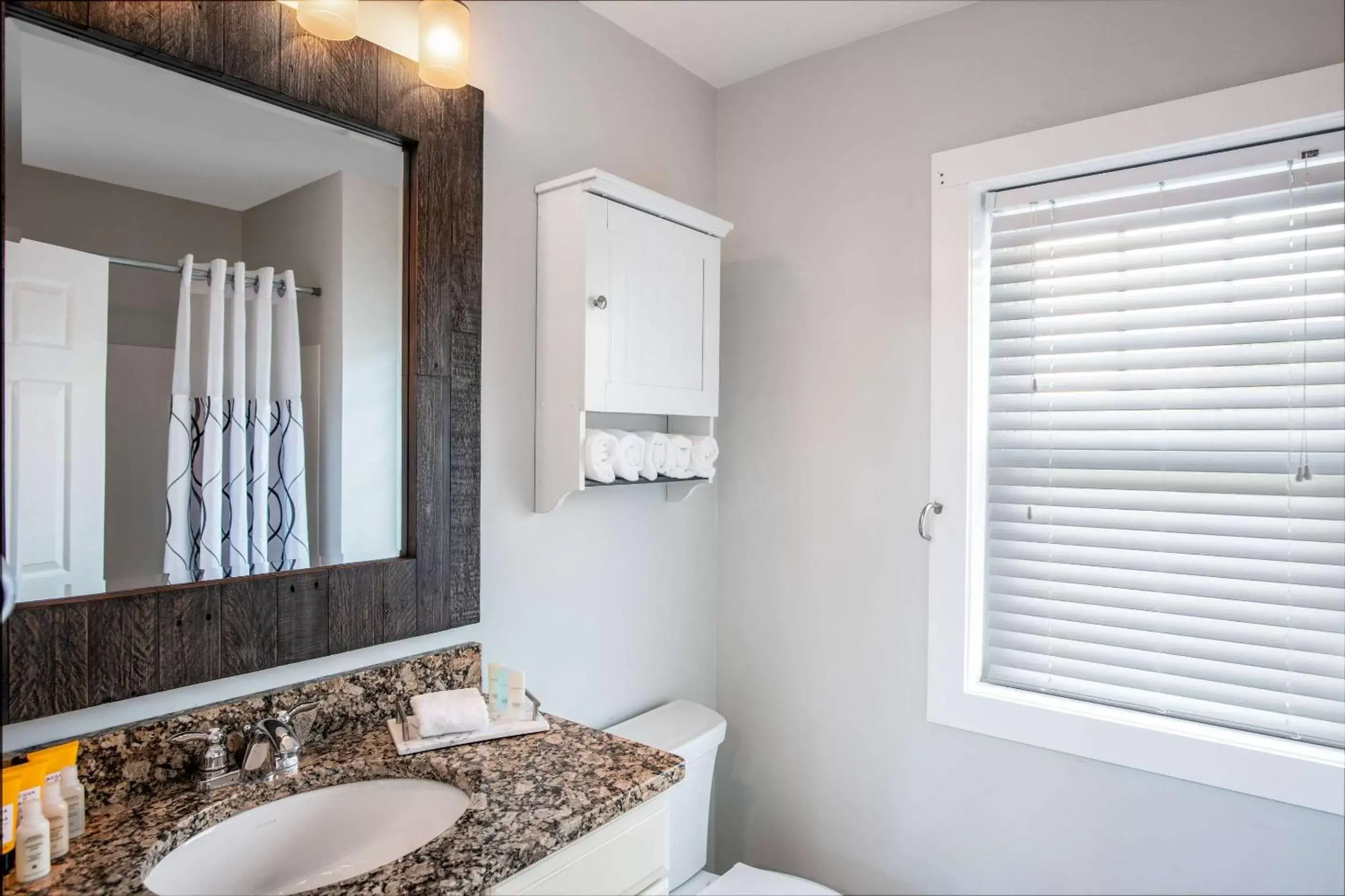 Bathroom in Edgar Hotel Martha's Vineyard, Ascend Hotel Collection