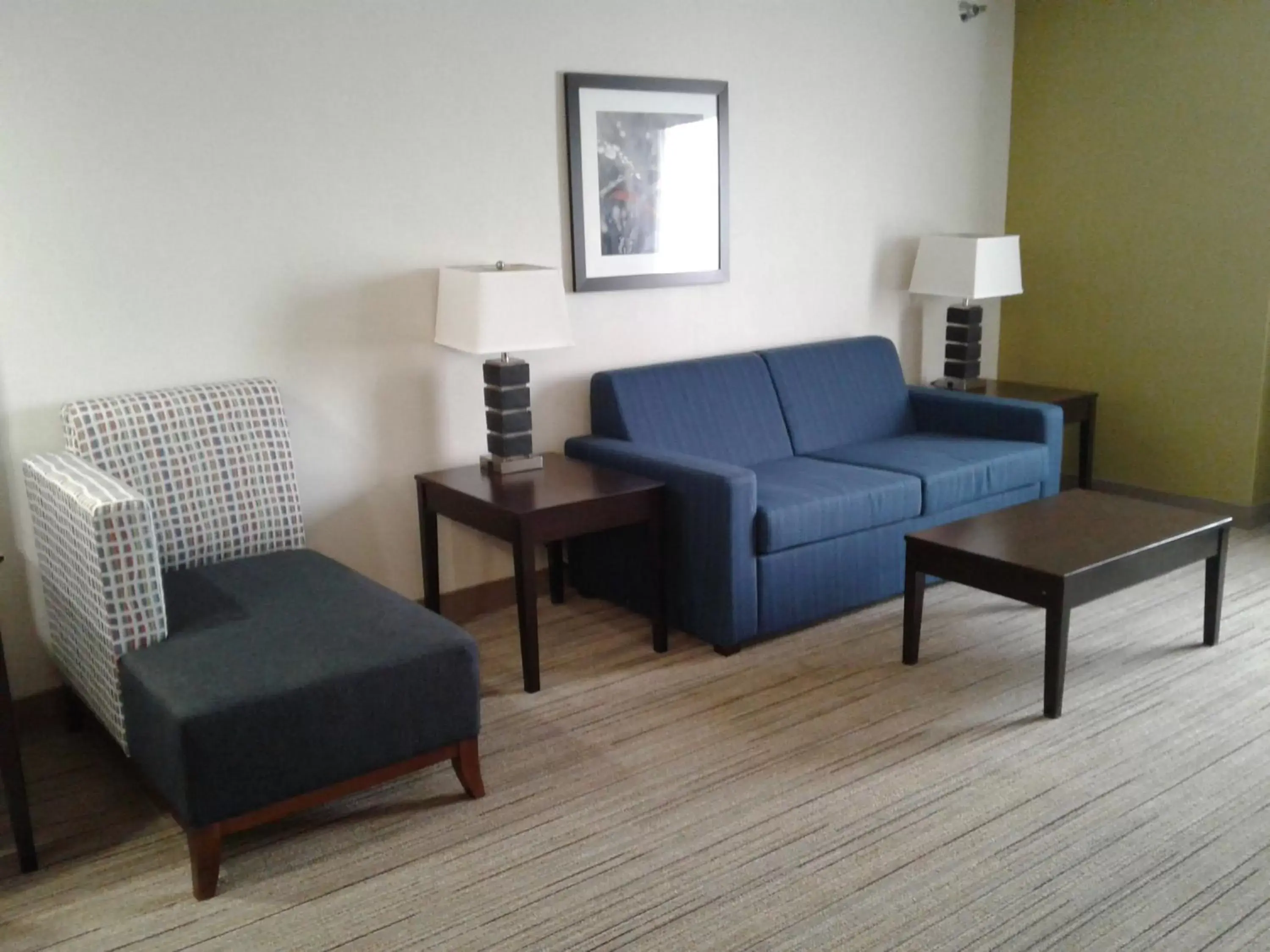 Photo of the whole room, Seating Area in Holiday Inn Express and Suites Pittsburgh West Mifflin, an IHG Hotel