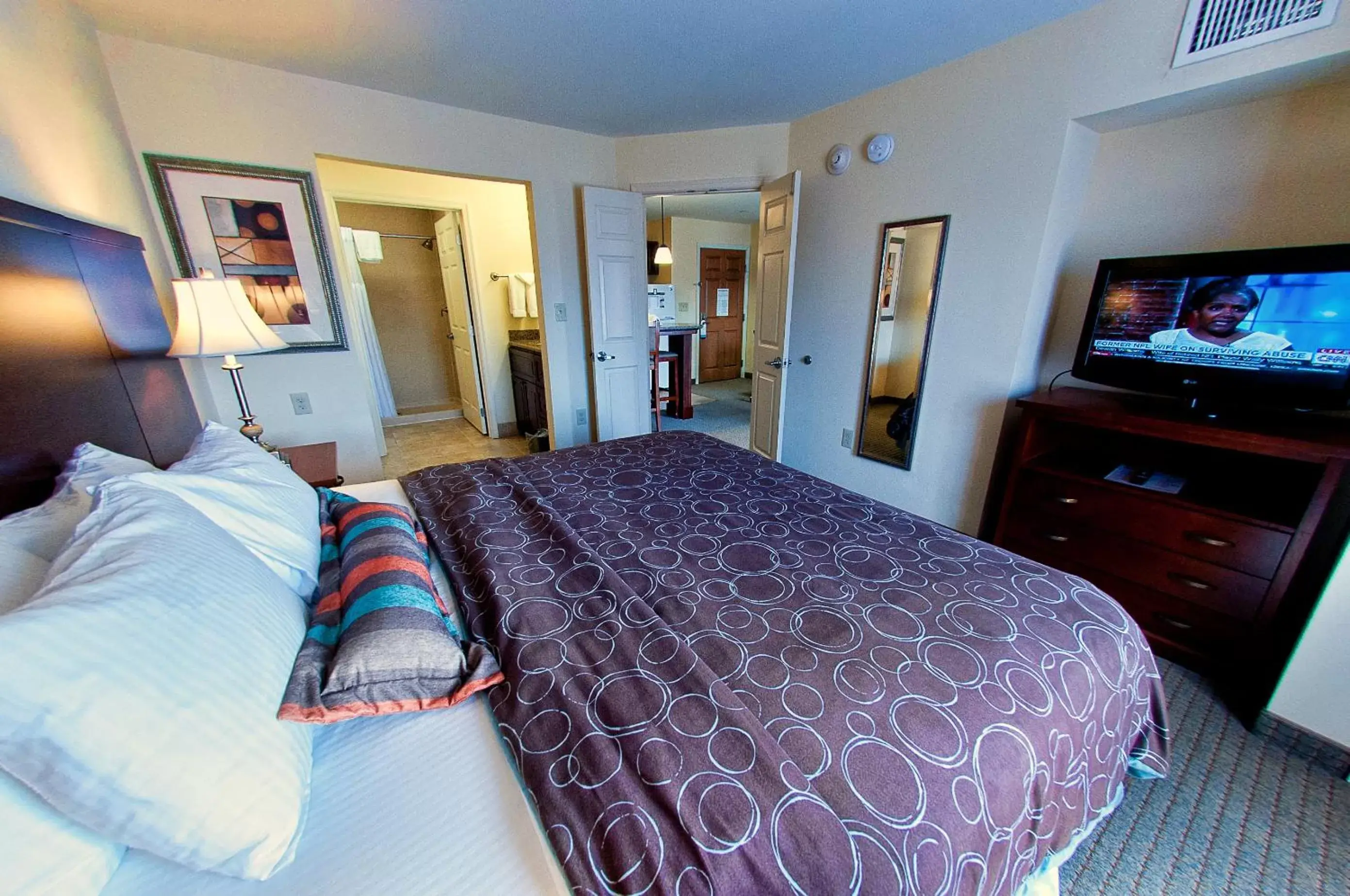Bedroom, Bed in Staybridge Suites East Stroudsburg - Poconos, an IHG Hotel
