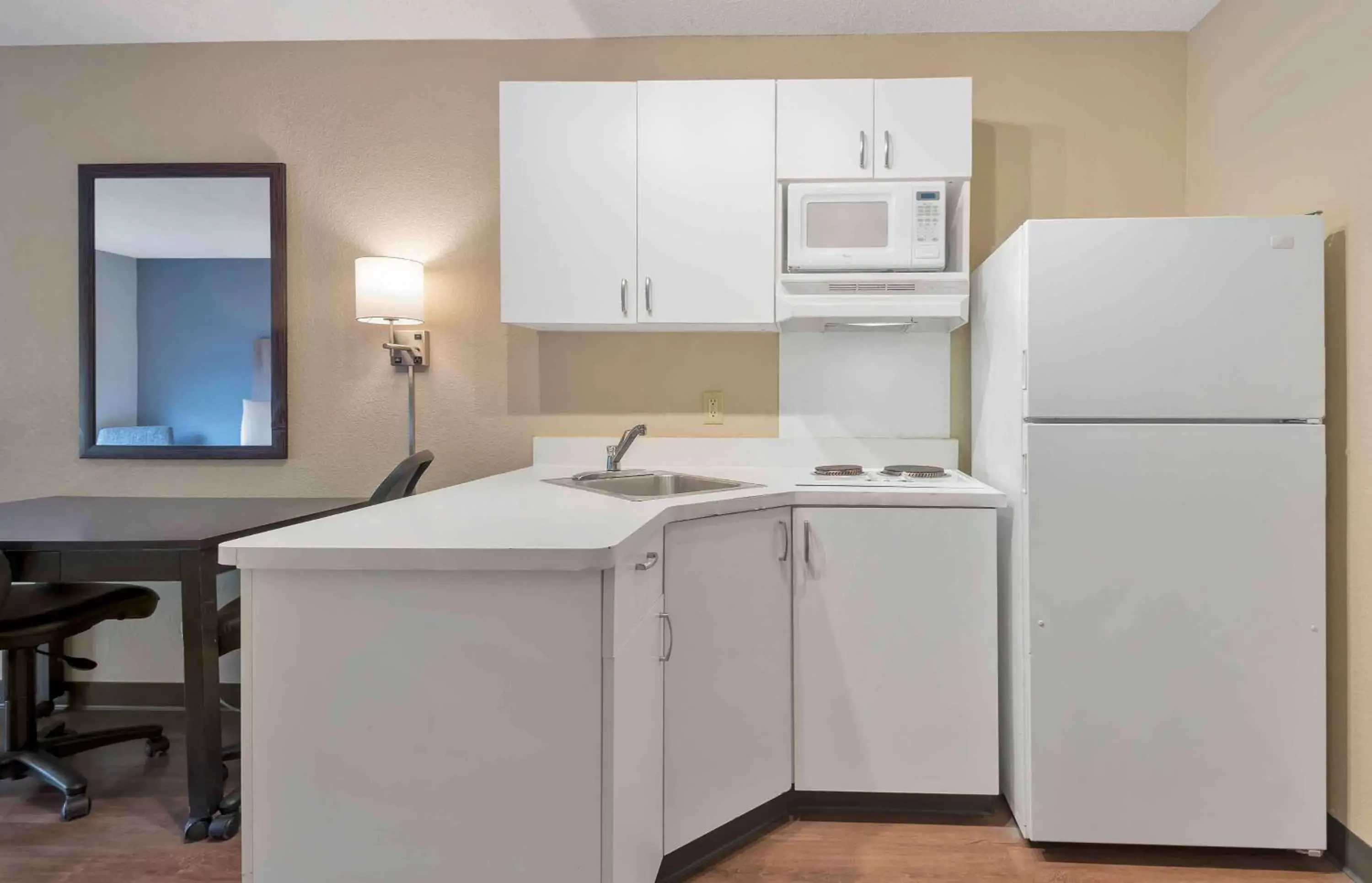 Bedroom, Kitchen/Kitchenette in Extended Stay America Suites - Charlotte - Tyvola Rd