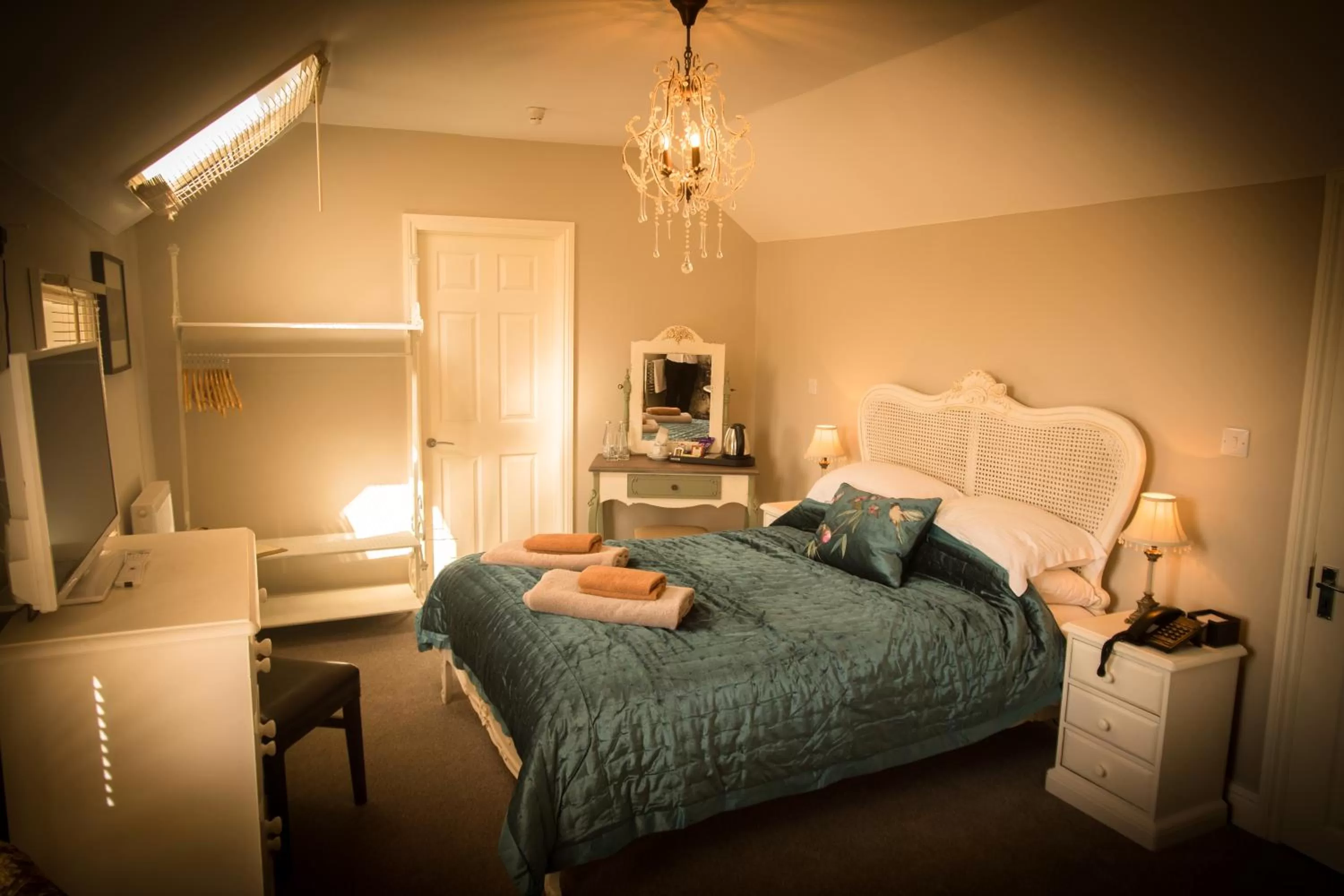 Photo of the whole room, Bed in Brockley Hall Hotel