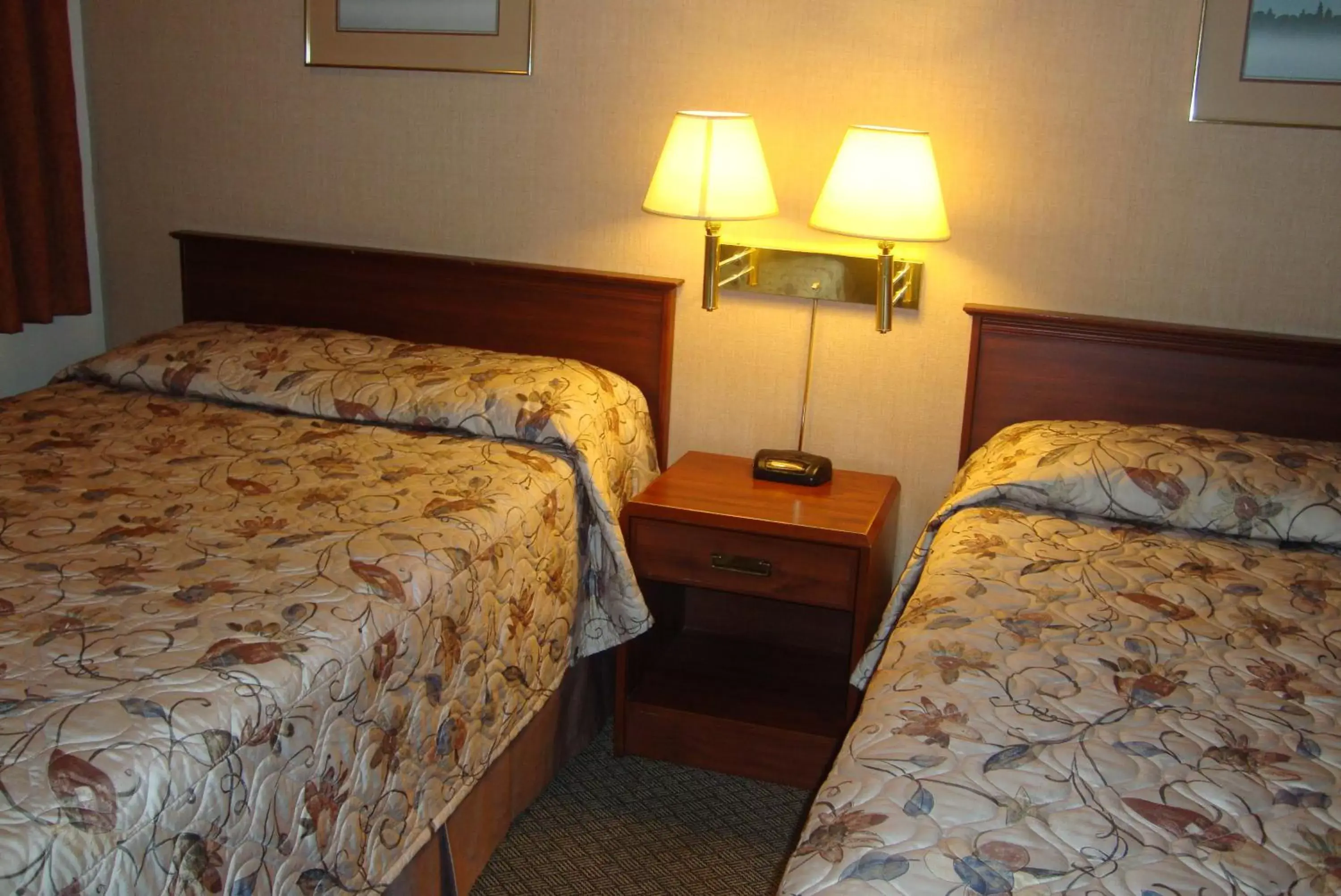 Bed in Royal Napanee Inn
