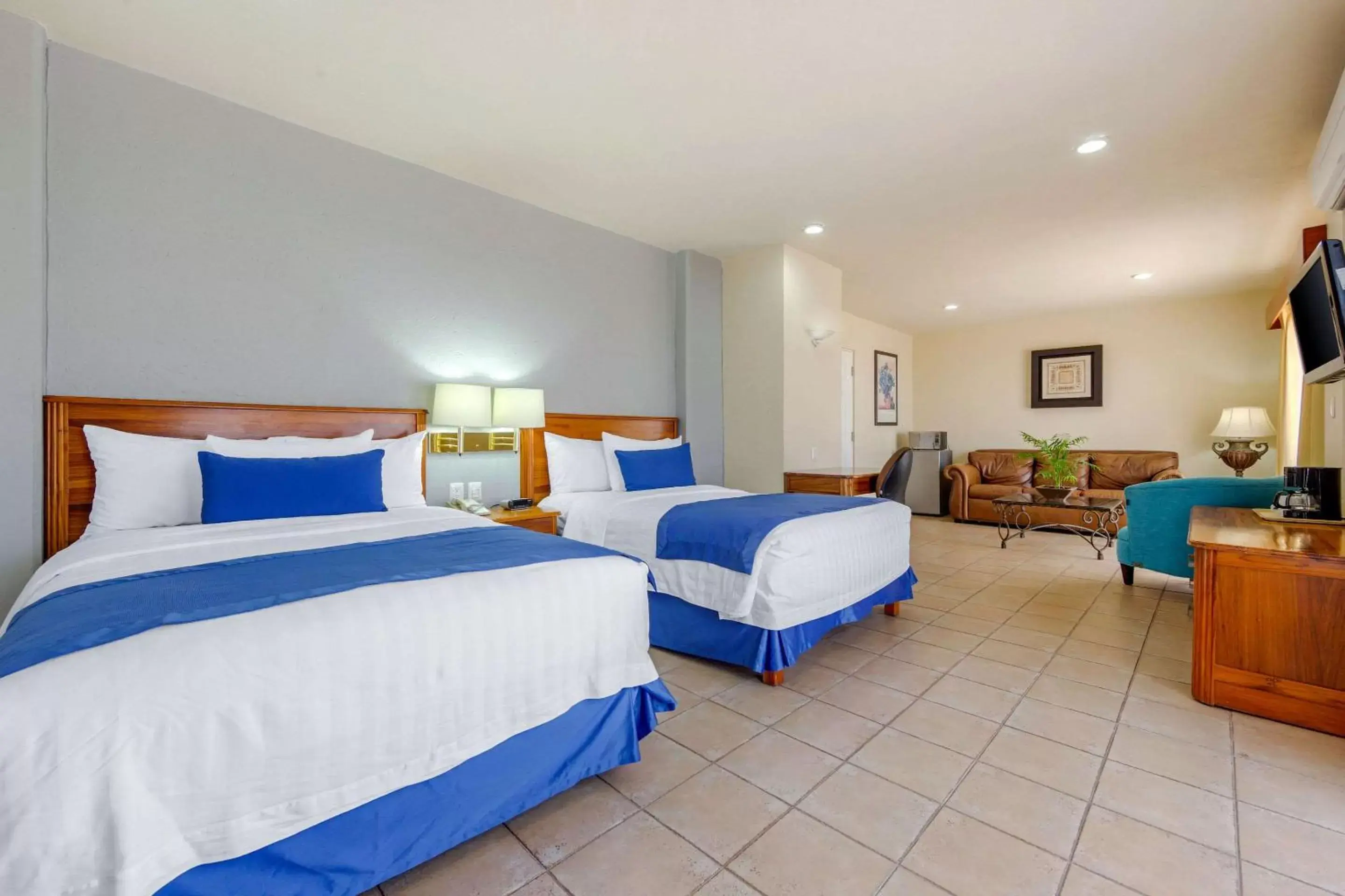 Photo of the whole room in Comfort Inn Tampico