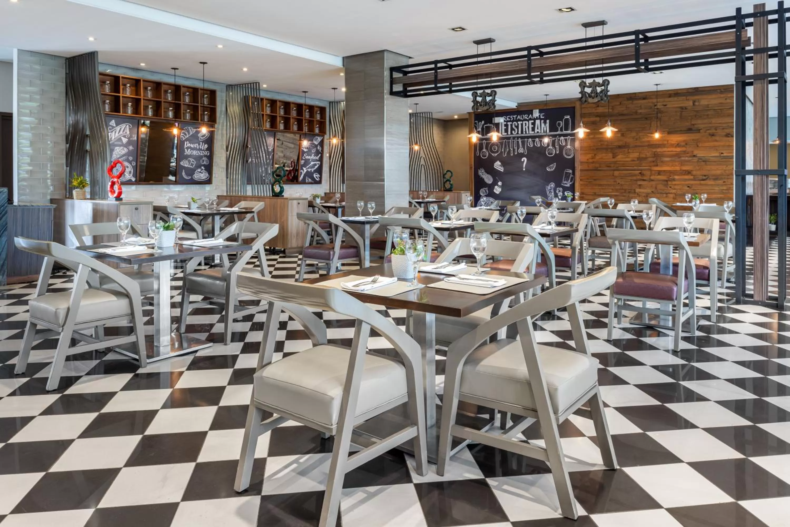 Restaurant/places to eat in Crowne Plaza Airport by IHG