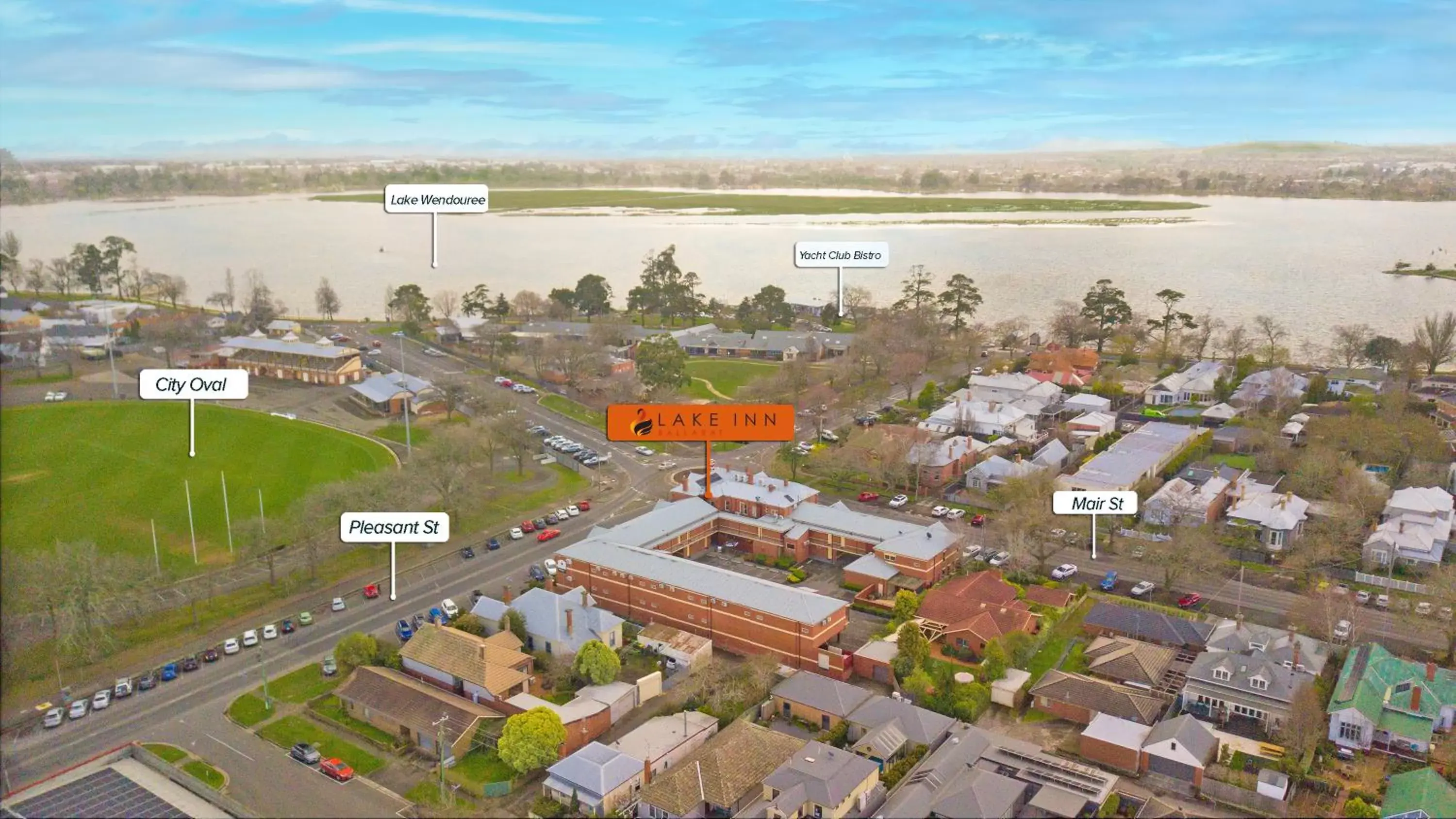 Property building, Bird's-eye View in Lake Inn - Ballarat