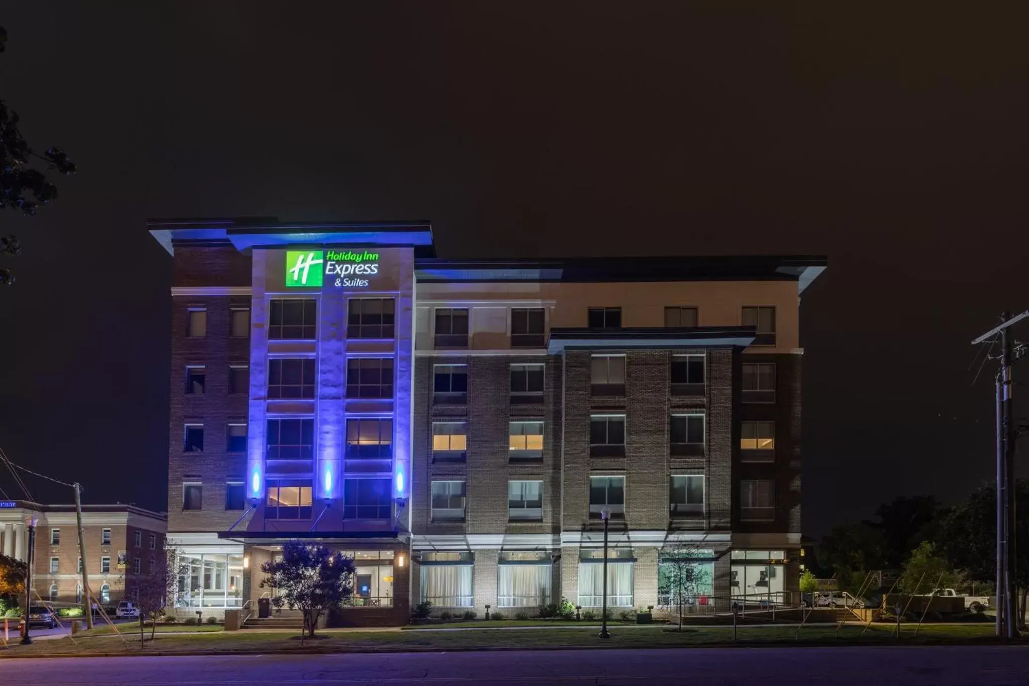 Property Building in Holiday Inn Express & Suites Columbia Downtown The Vista, an IHG Hotel