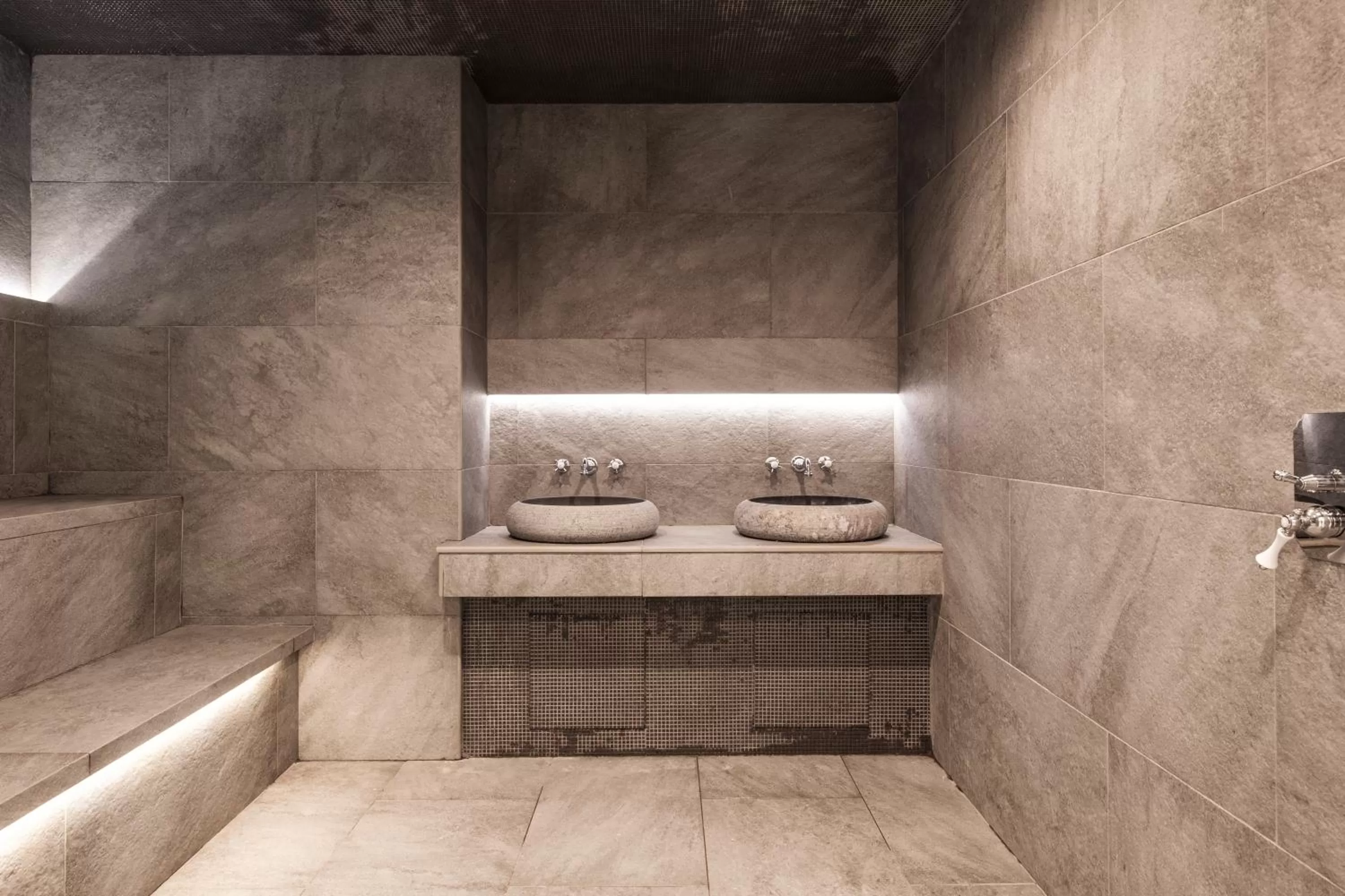 Steam room in Urban Valley Resort & Spa