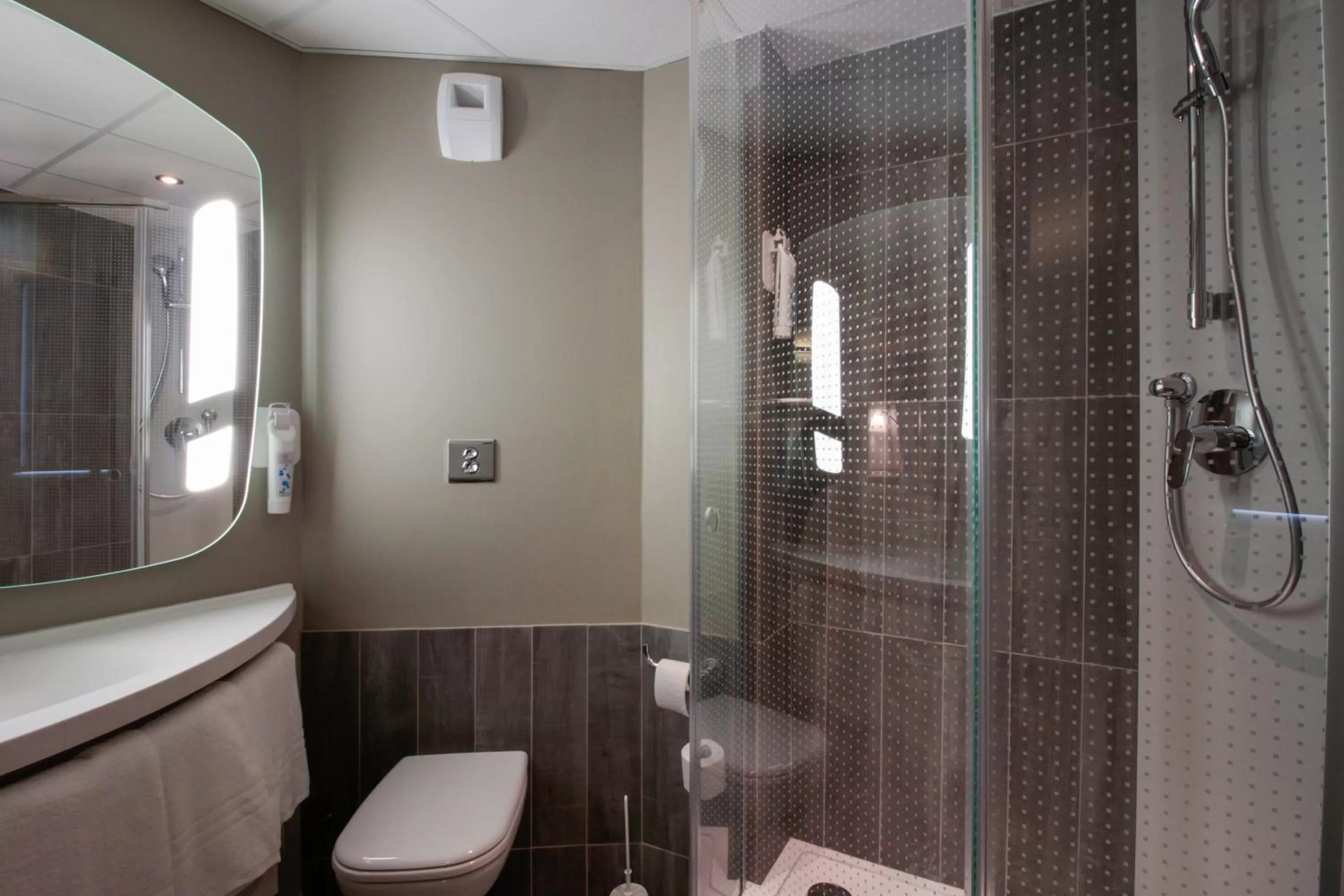 Shower in ibis Cahors