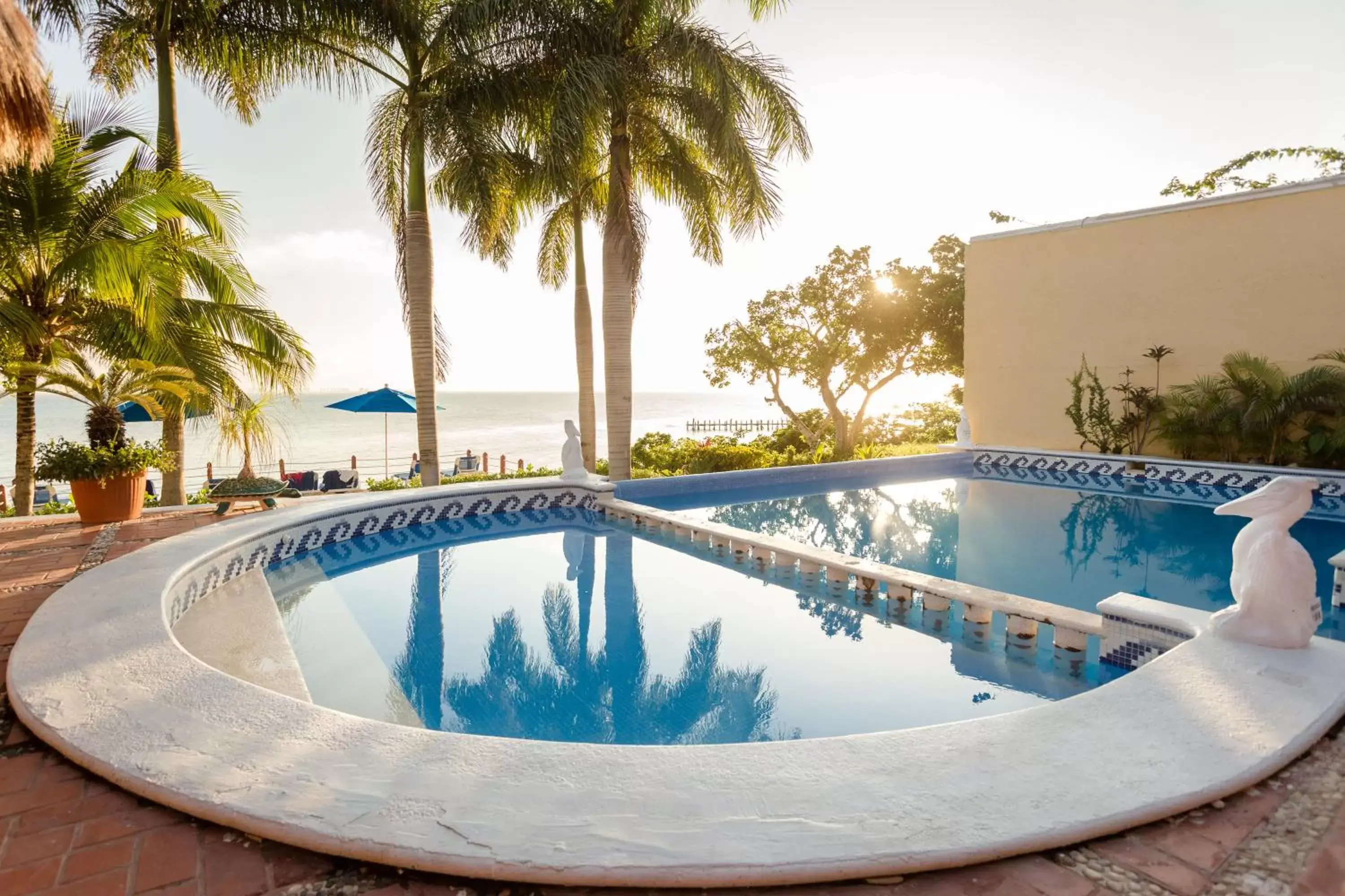 Swimming pool in Hotel La Joya Isla Mujeres