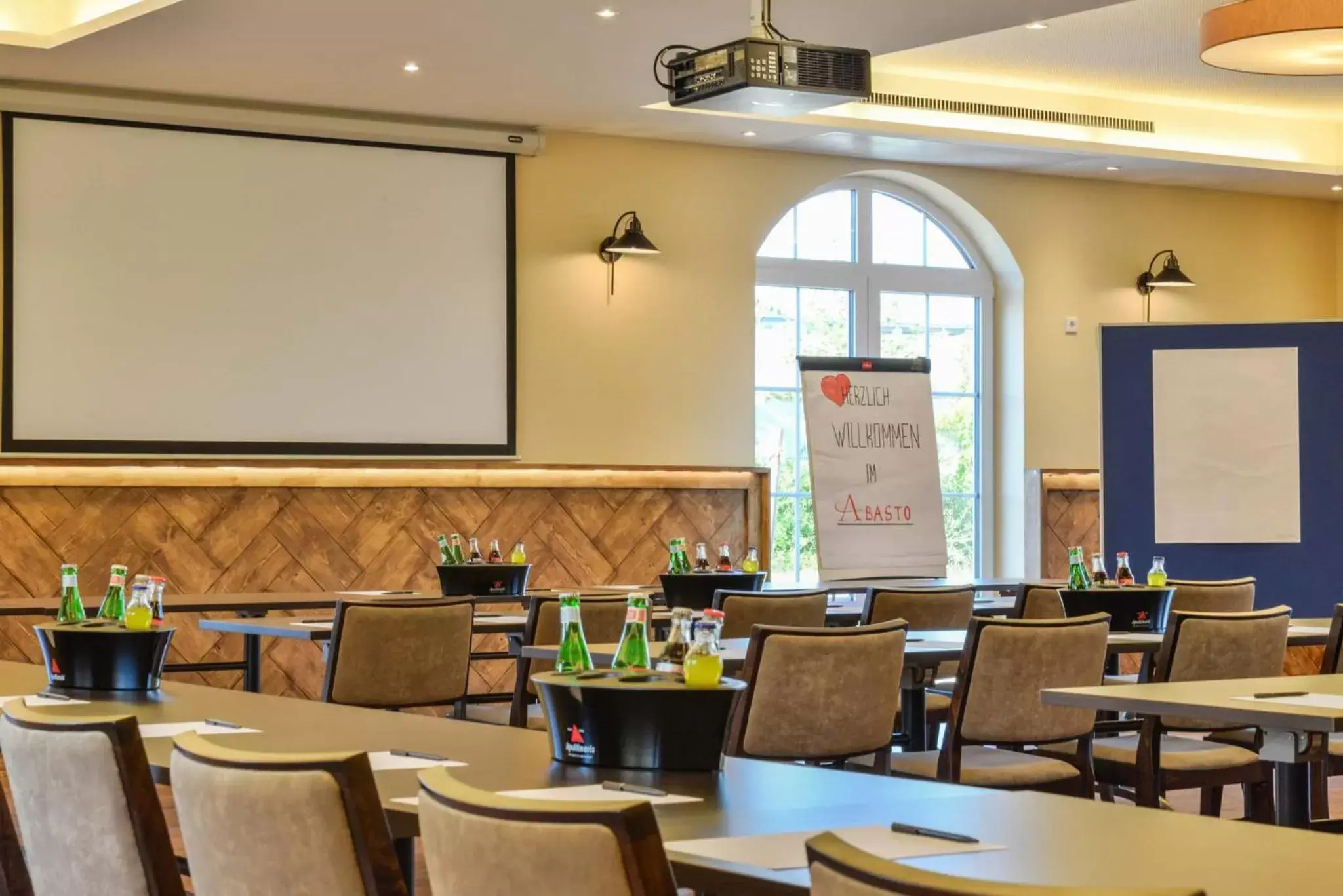 Meeting/conference room, Restaurant/Places to Eat in Abasto Hotel & Spa Maisach