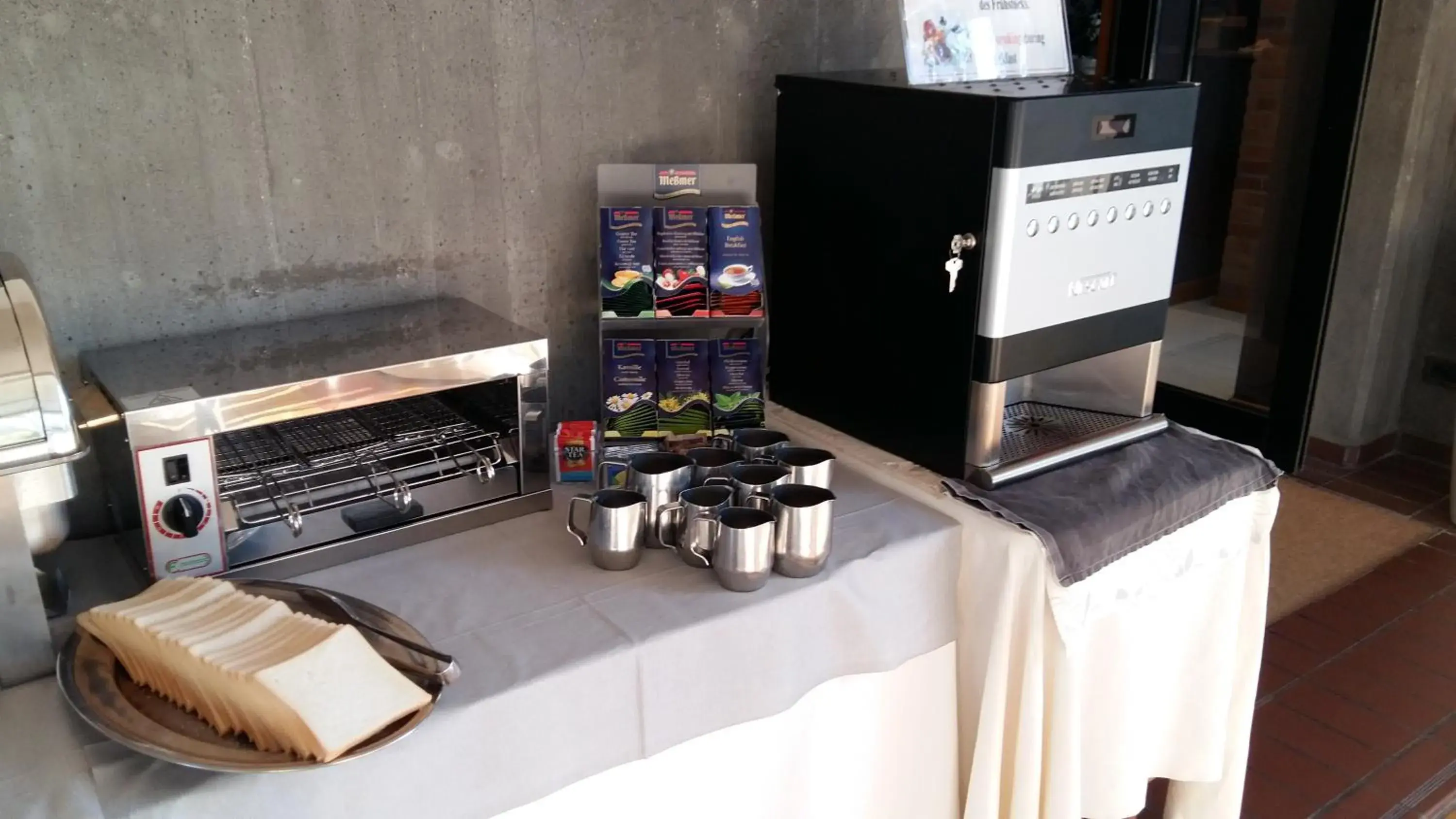 Food and drinks, Coffee/Tea Facilities in Hotel Santiago