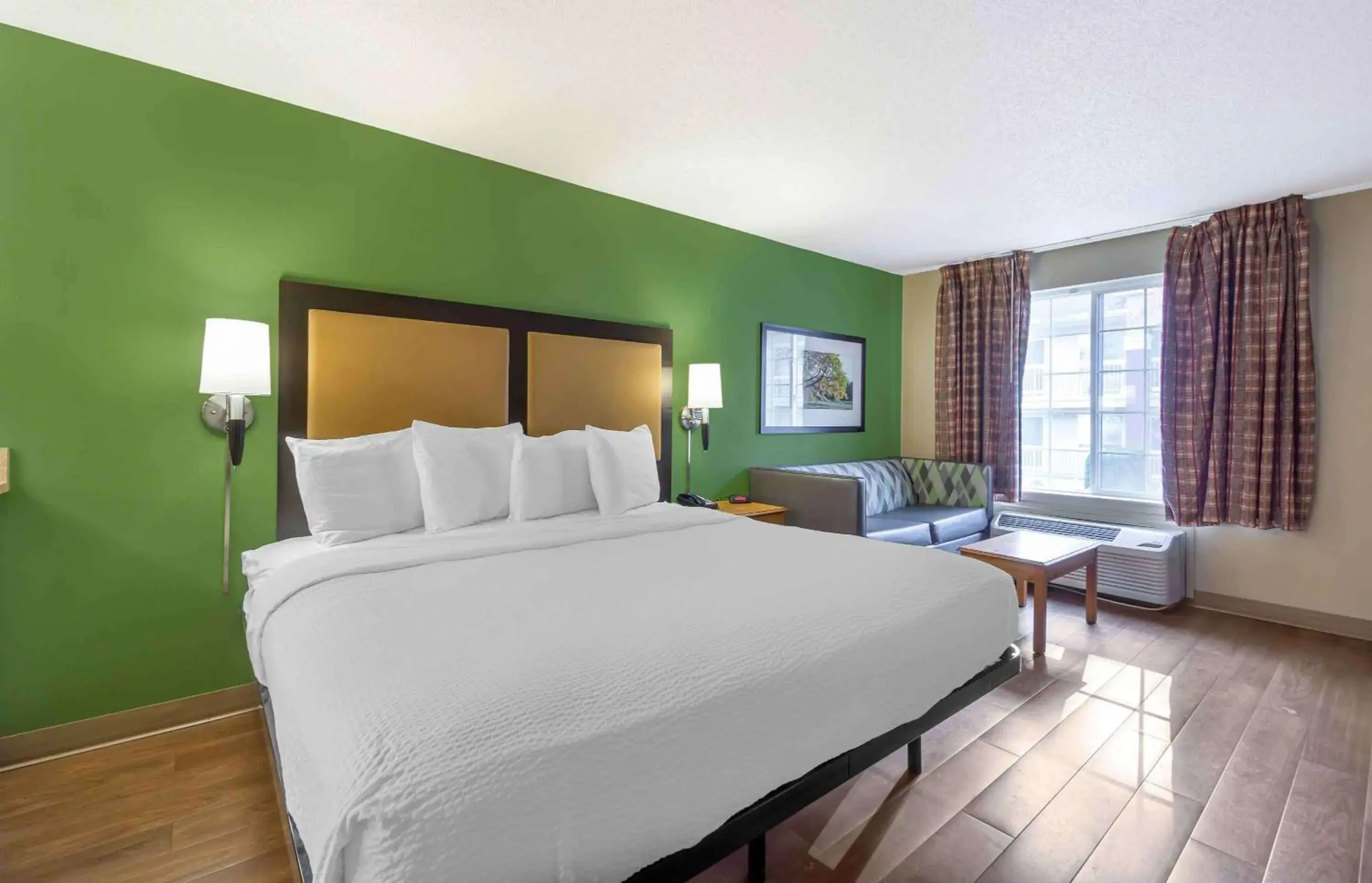 Bedroom, Bed in Extended Stay America Suites - Seattle - Bellevue - Factoria