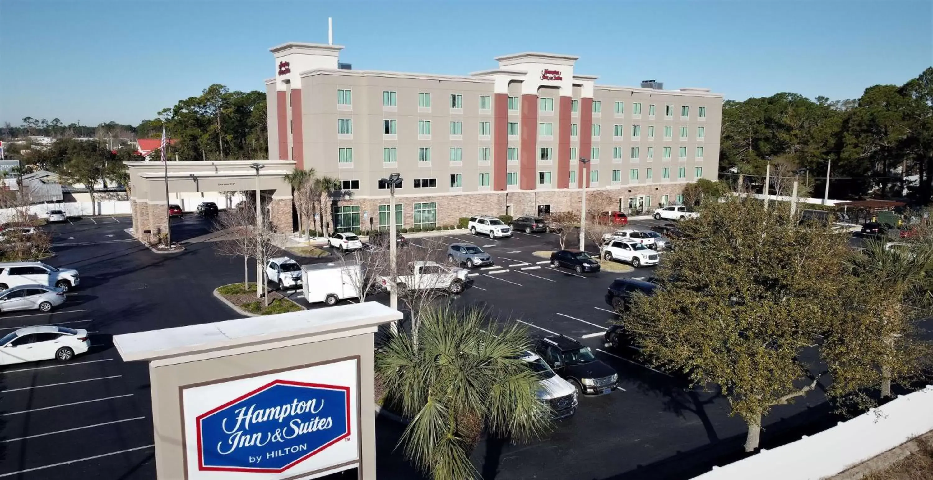 Property building in Hampton Inn & Suites Jacksonville Beach Boulevard/Mayo Clinic