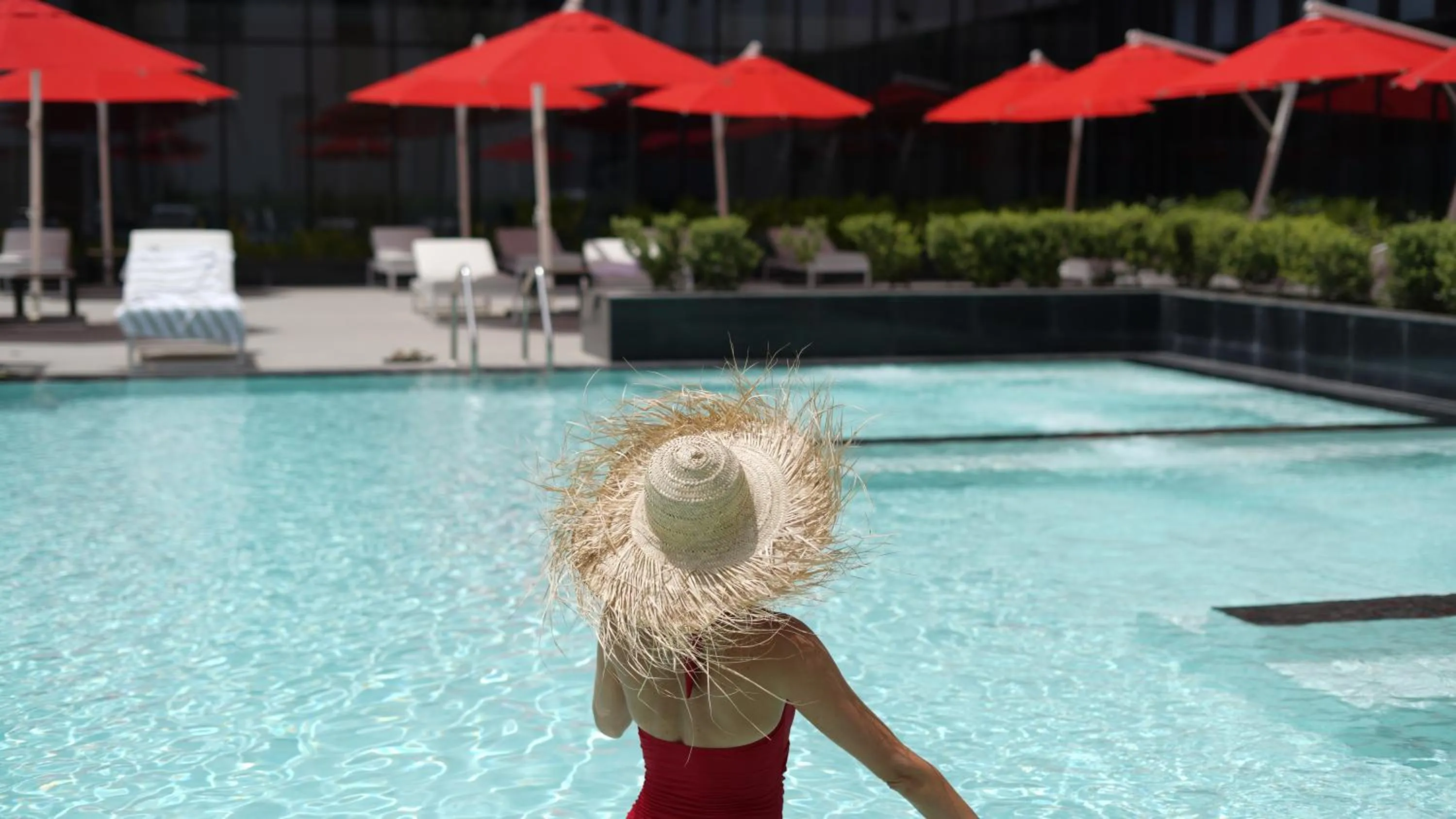 Swimming pool in Maani Muscat Hotel & Apartments