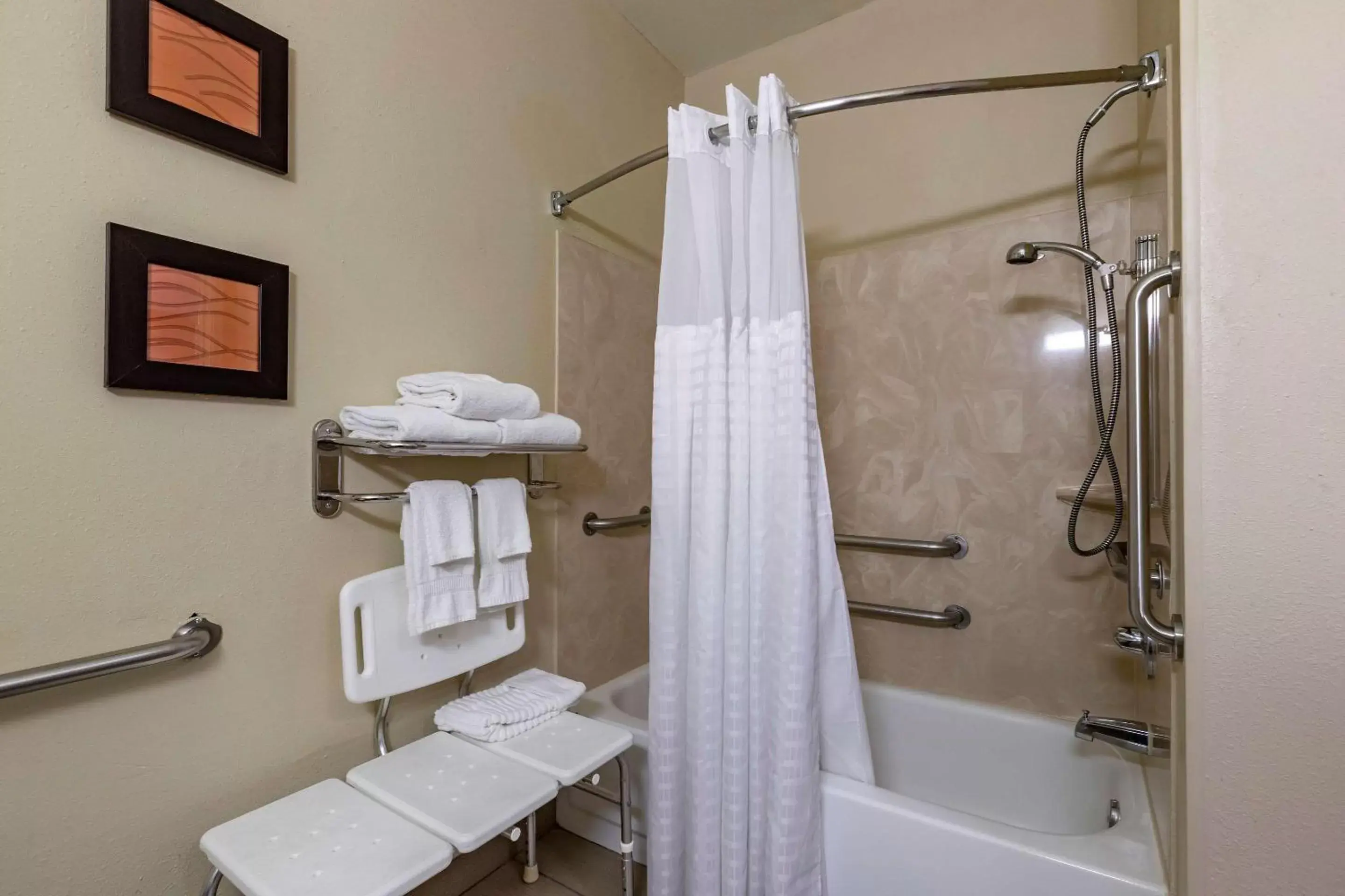 Bathroom in Comfort Inn & Suites Waterloo – Cedar Falls