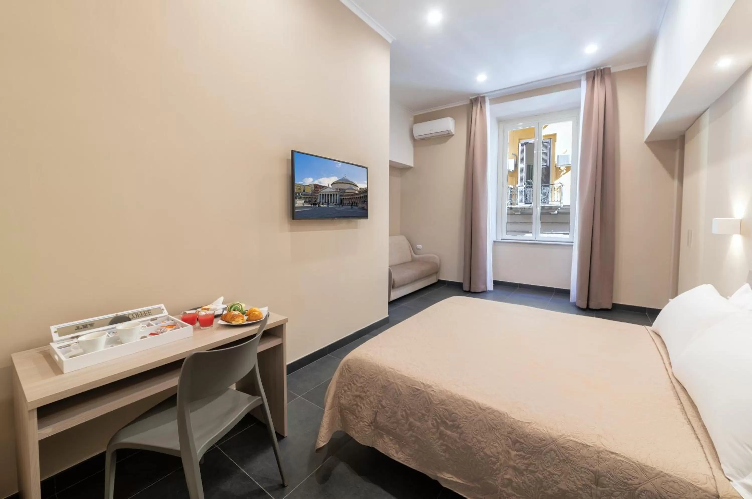 Breakfast, Bed in Neapolitan Breakfast