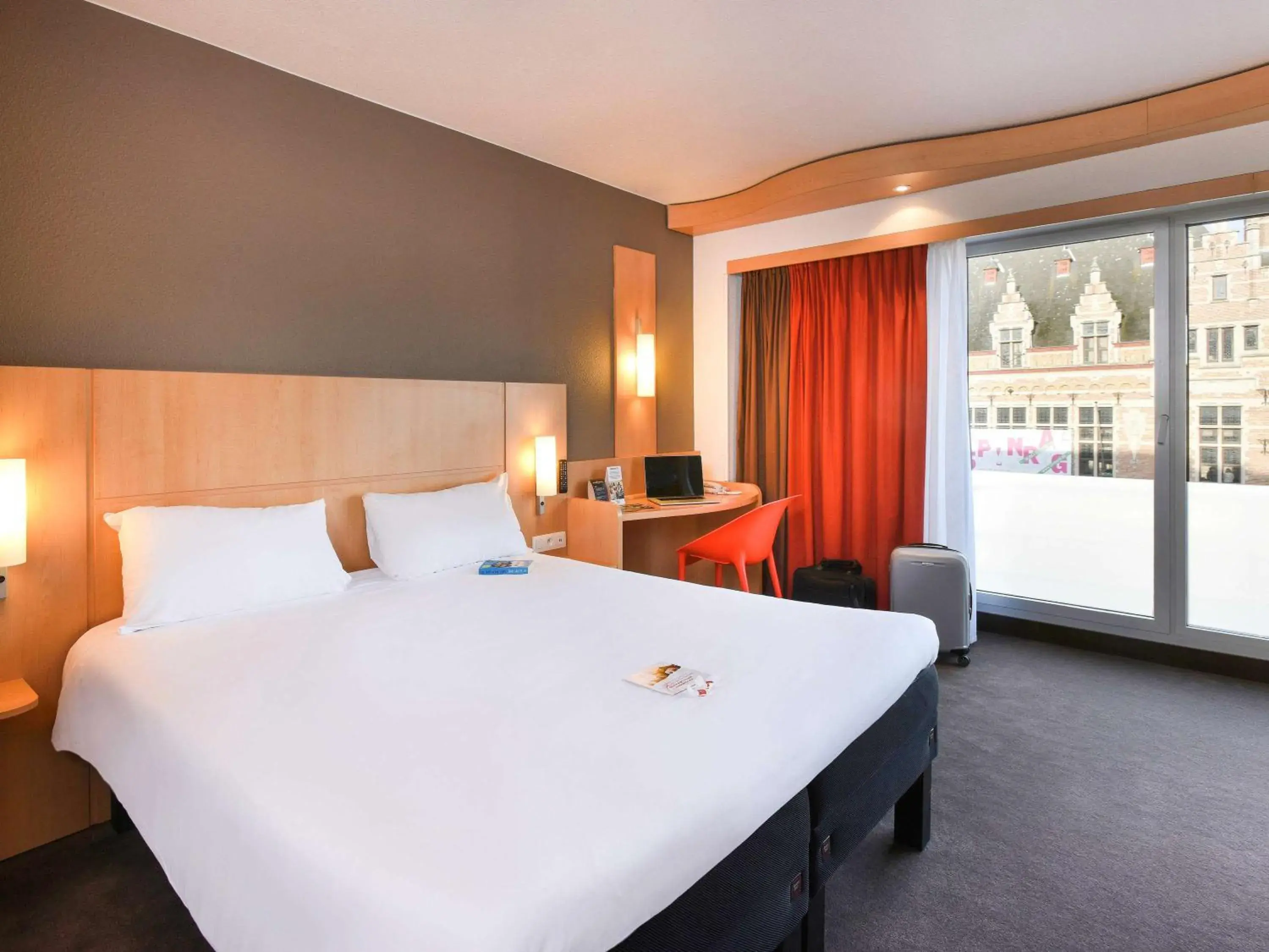 Photo of the whole room in ibis Kortrijk Centrum