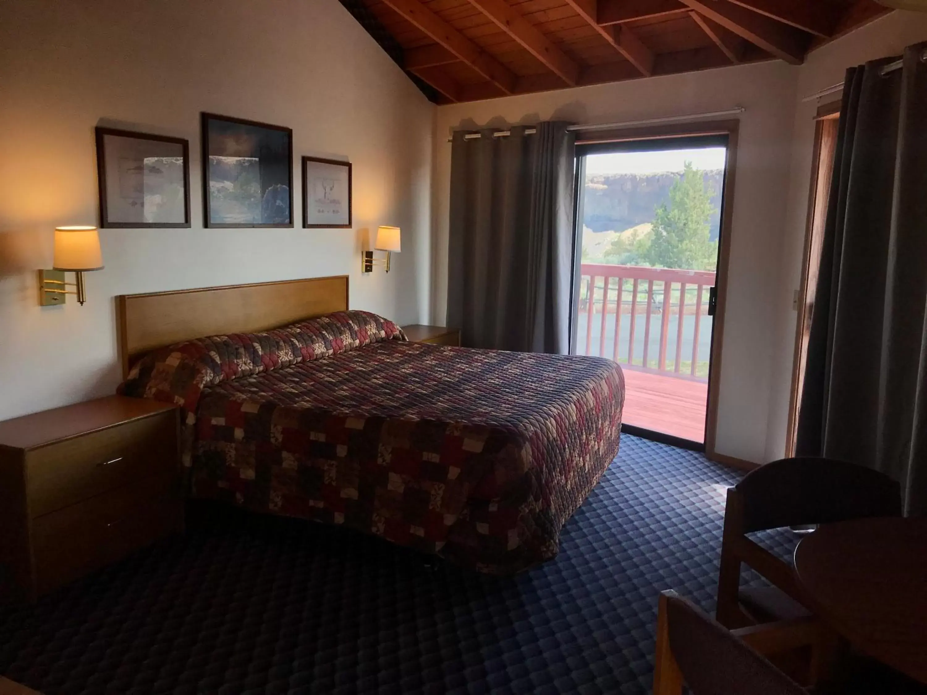 Bedroom, Bed in Smith Rock Resort