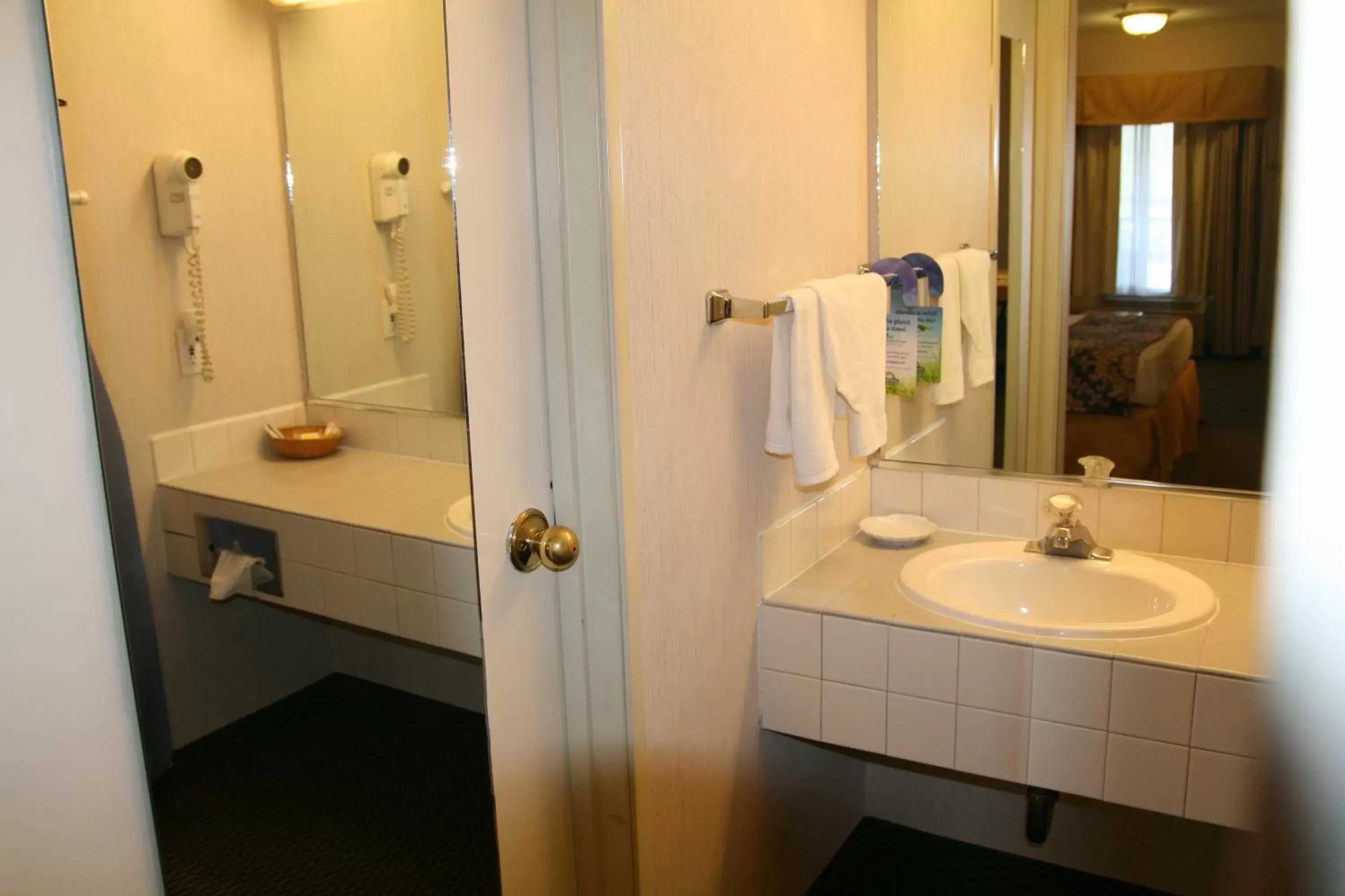 Bathroom in Days Inn by Wyndham Rocklin/Sacramento