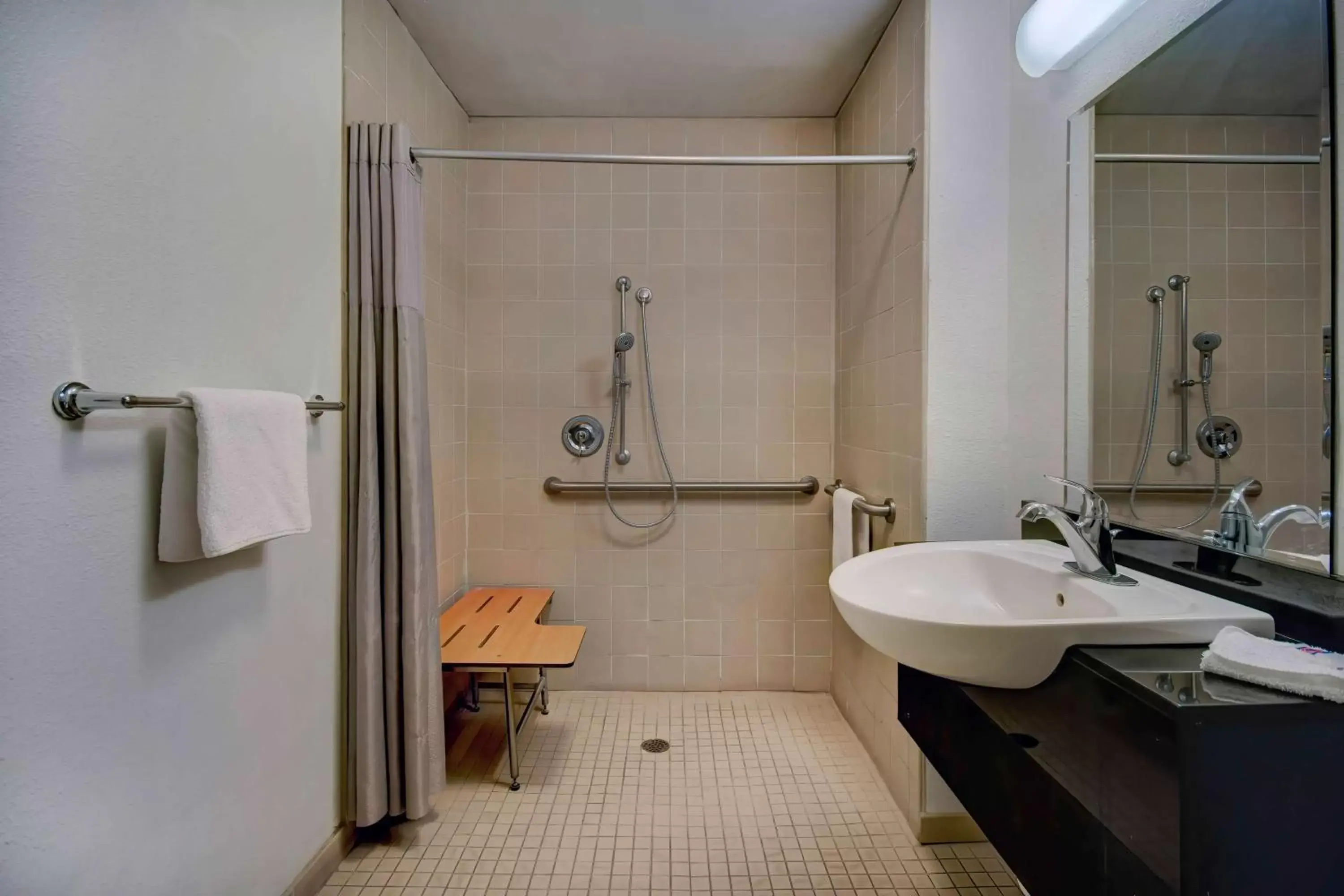 Bedroom, Bathroom in Motel 6-Douglas, AZ